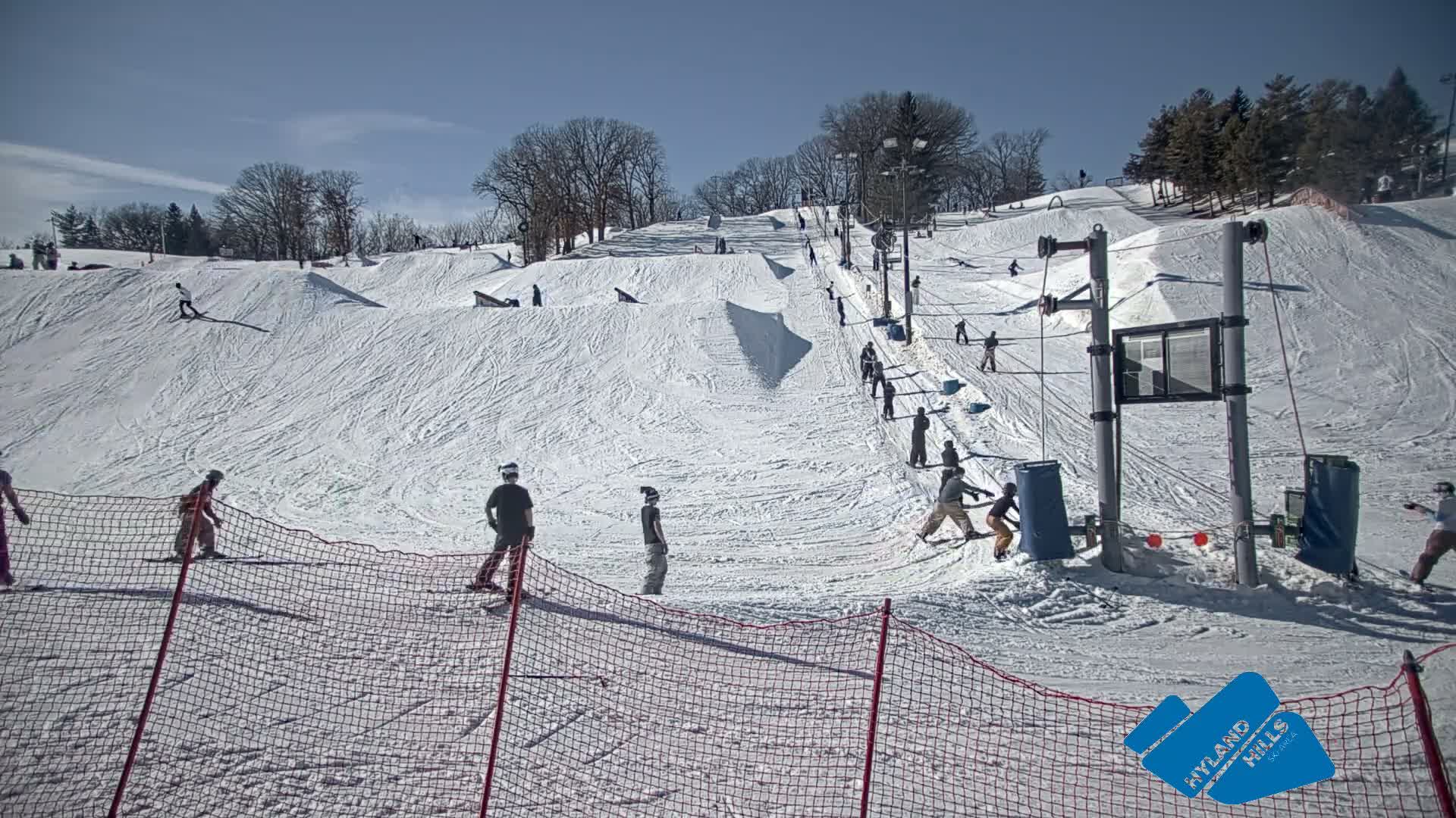 Bloomington, Hyland Hills Ski Slopes Live Cam - Bloomington, Hennepin, Minnesota, USA
