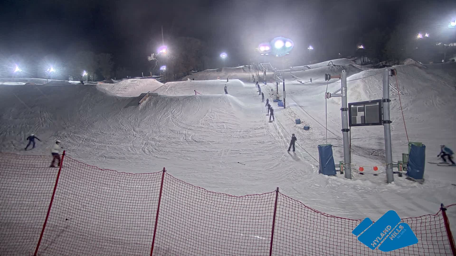 Bloomington, Hyland Hills Ski Slopes Live Cam - Bloomington, Hennepin, Minnesota, USA