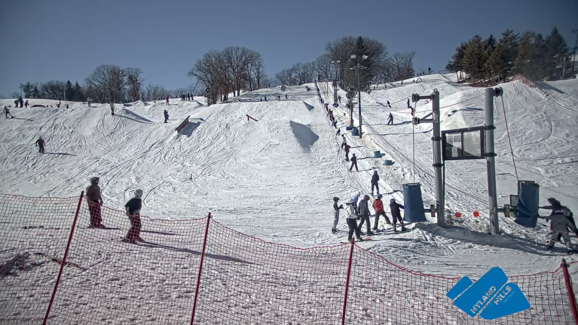 Bloomington, Hyland Hills Ski Slopes Live Cam - Bloomington, Hennepin, Minnesota, USA