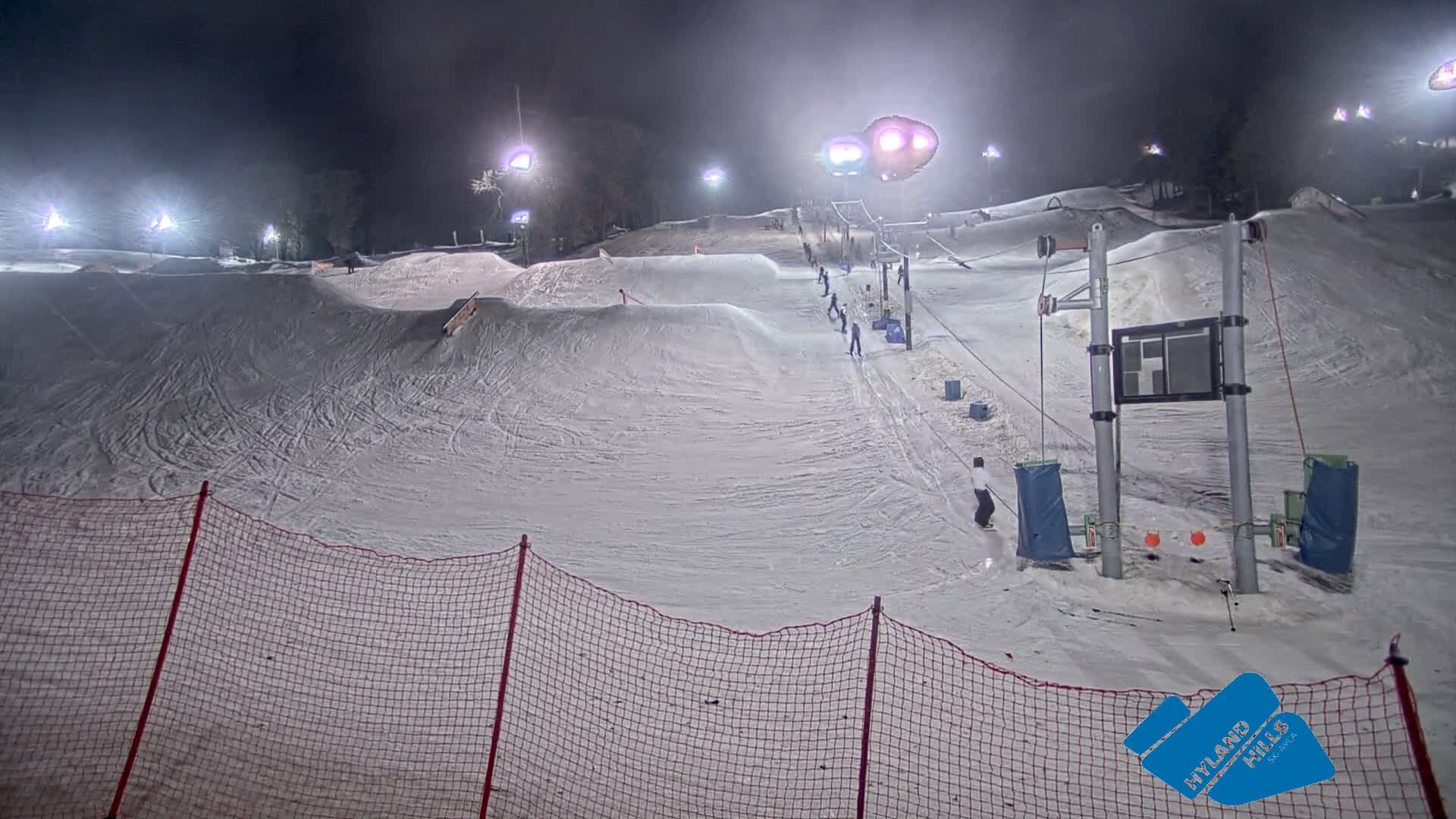 Bloomington, Hyland Hills Ski Slopes Live Cam - Bloomington, Hennepin, Minnesota, USA