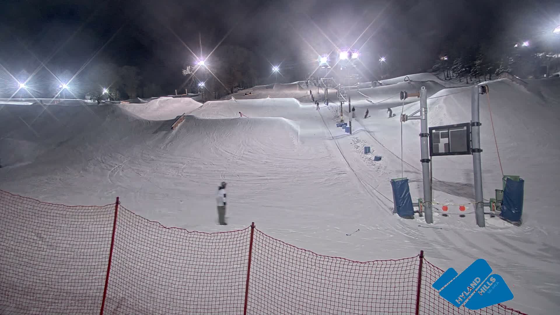 Bloomington, Hyland Hills Ski Slopes Live Cam - Bloomington, Hennepin, Minnesota, USA