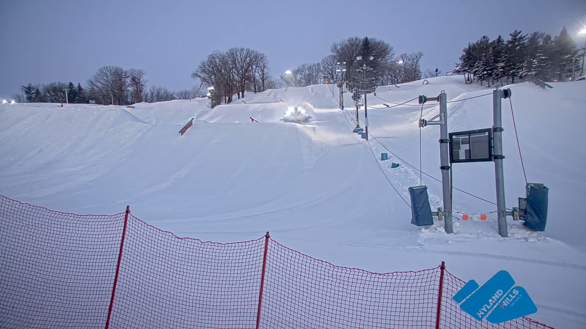 Bloomington, Hyland Hills Ski Slopes Live Cam - Bloomington, Hennepin, Minnesota, USA