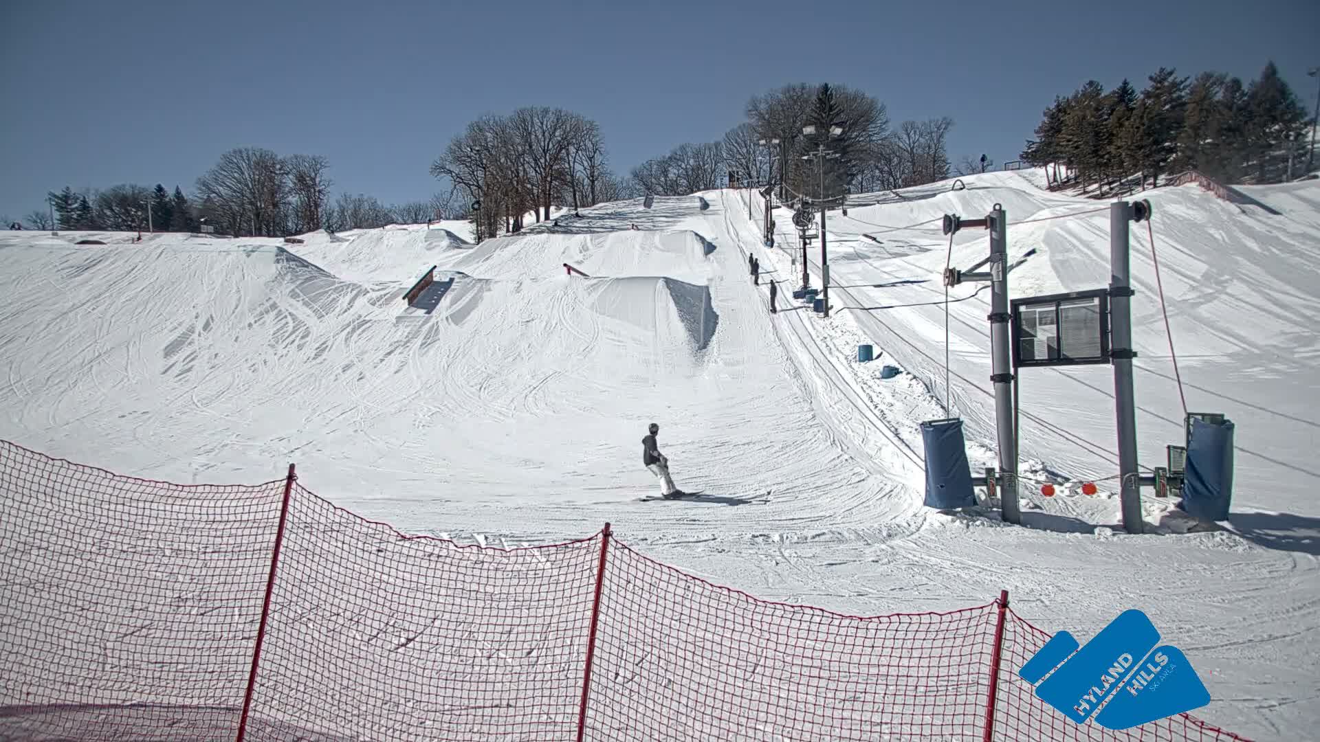 Bloomington, Hyland Hills Ski Slopes Live Cam - Bloomington, Hennepin, Minnesota, USA