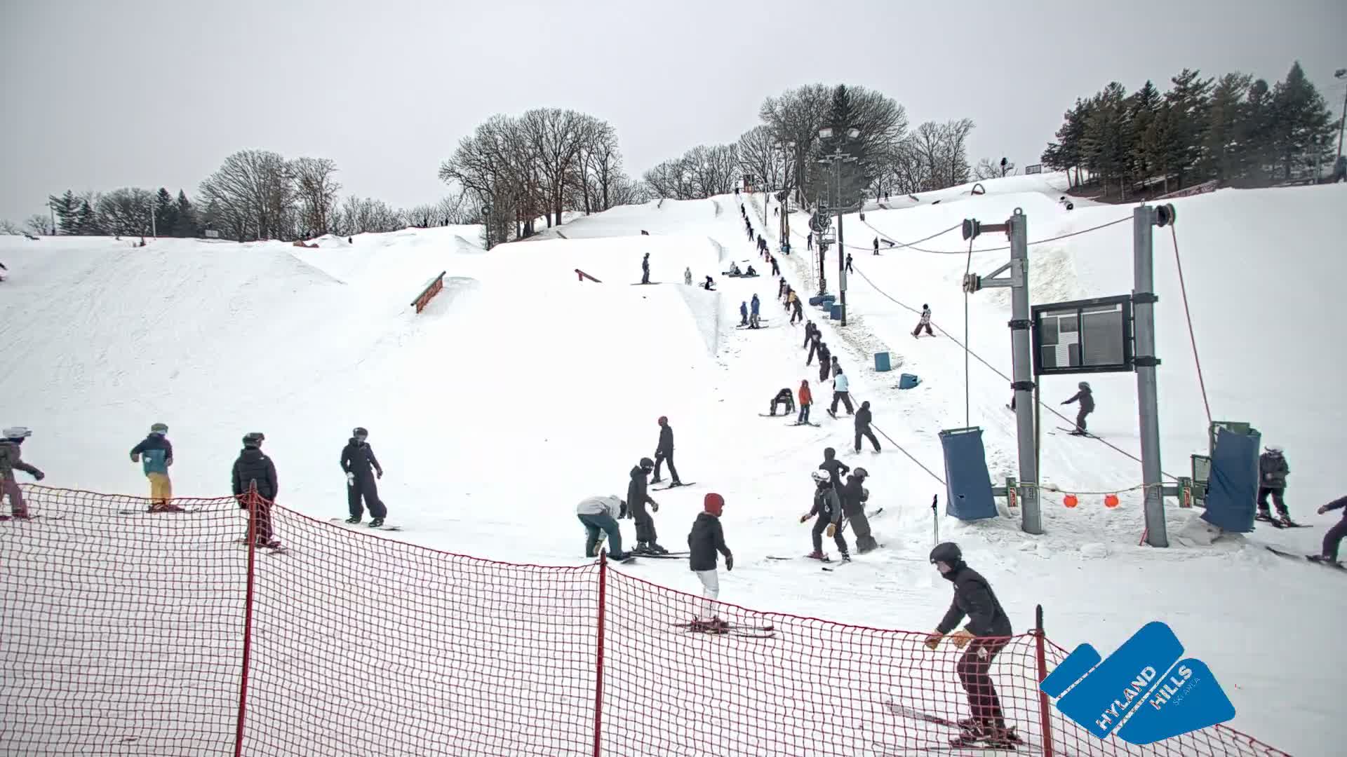 Bloomington, Hyland Hills Ski Slopes Live Cam - Bloomington, Hennepin, Minnesota, USA