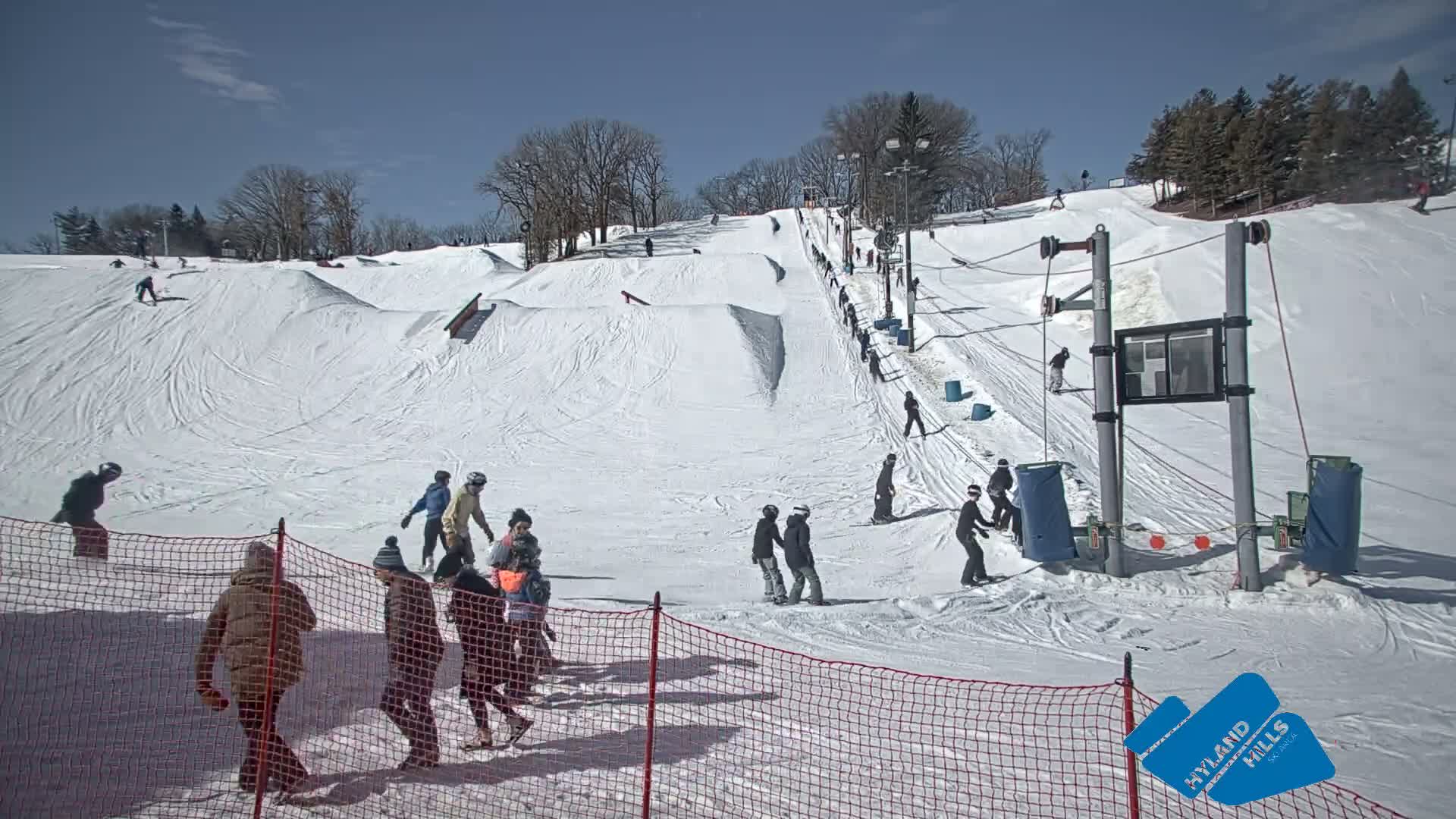 Bloomington, Hyland Hills Ski Slopes Live Cam - Bloomington, Hennepin, Minnesota, USA