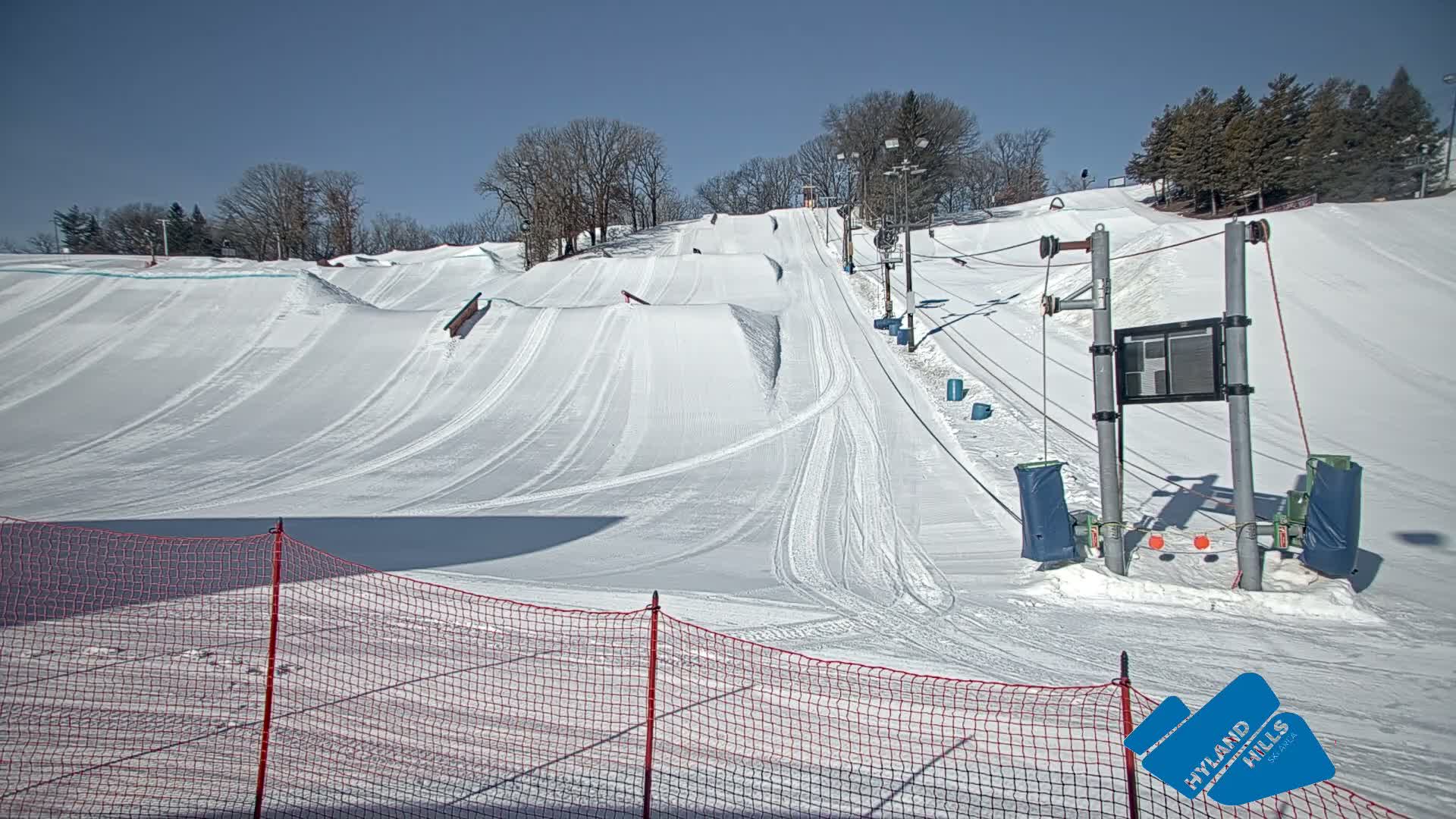 Bloomington, Hyland Hills Ski Slopes Live Cam - Bloomington, Hennepin, Minnesota, USA