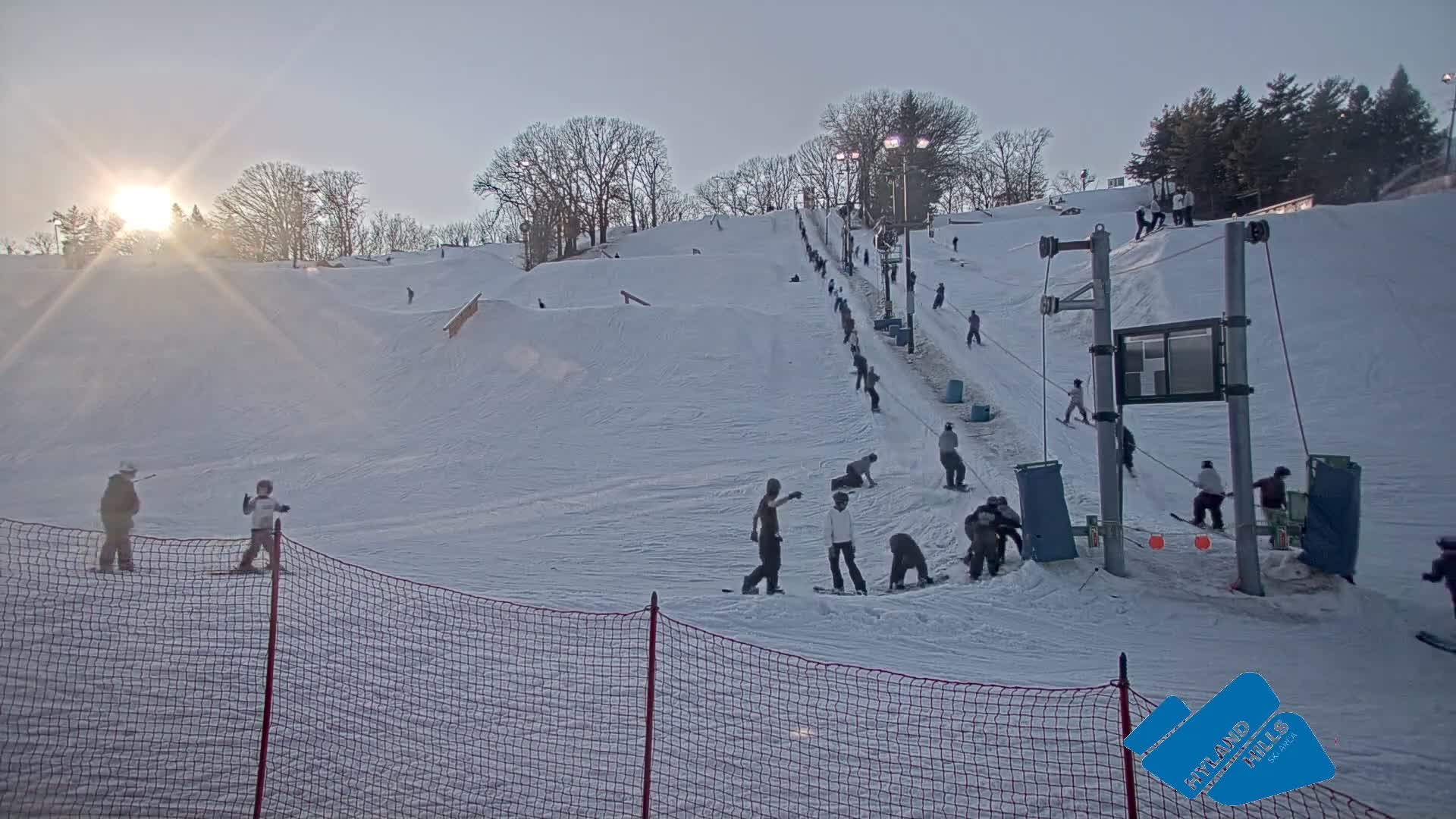 Bloomington, Hyland Hills Ski Slopes Live Cam - Bloomington, Hennepin, Minnesota, USA