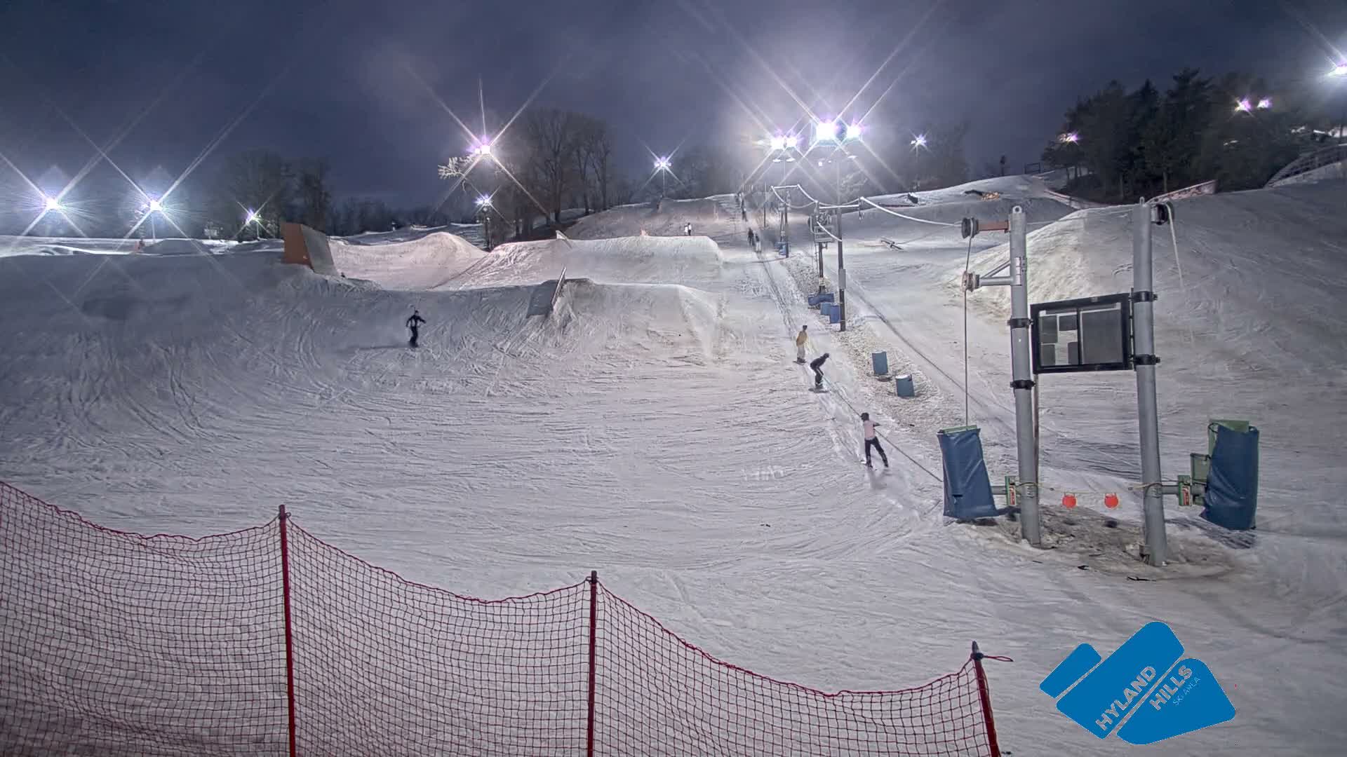 Bloomington, Hyland Hills Ski Slopes Live Cam - Bloomington, Hennepin, Minnesota, USA