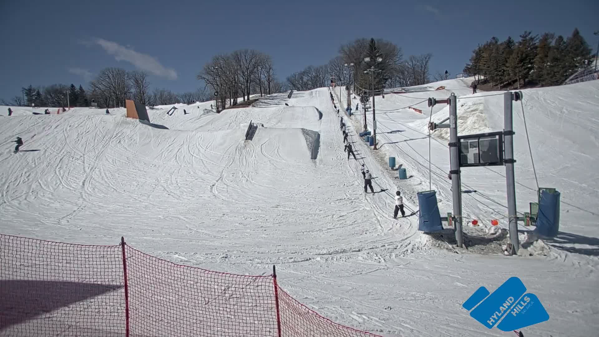 Bloomington, Hyland Hills Ski Slopes Live Cam - Bloomington, Hennepin, Minnesota, USA