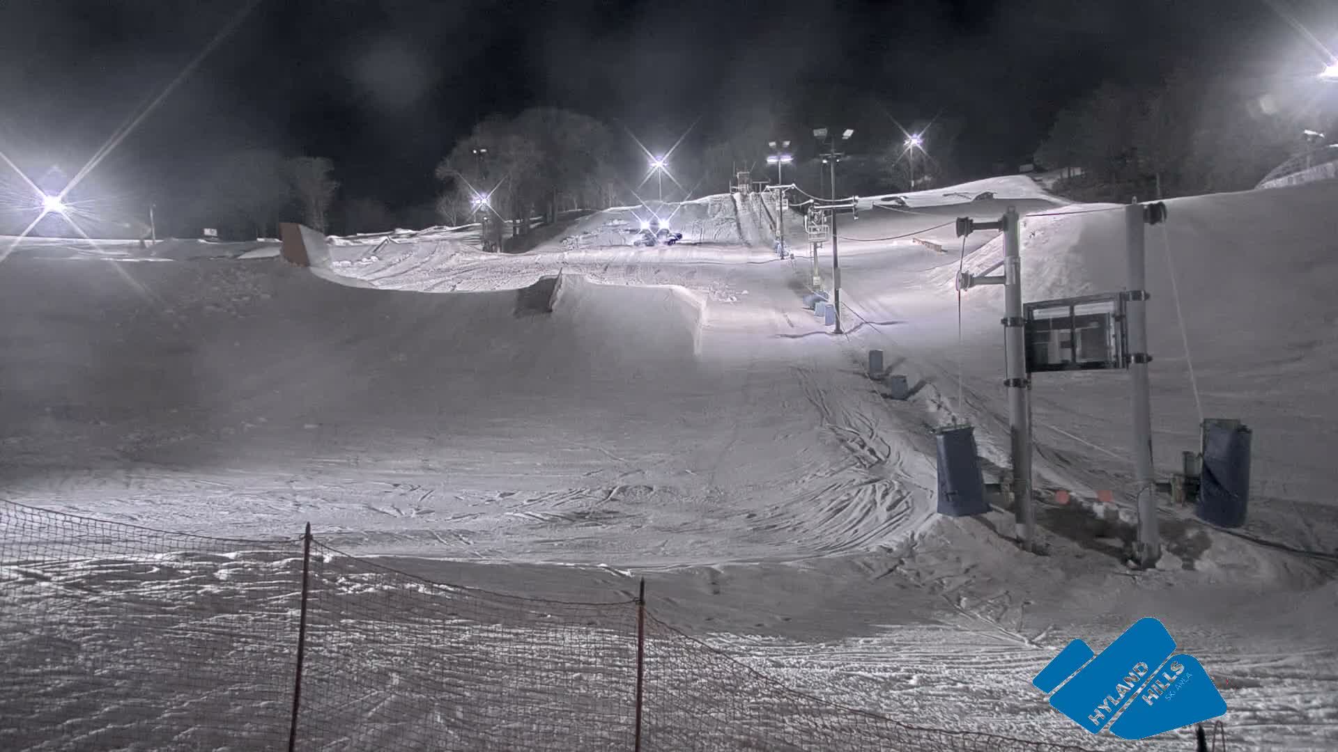 Bloomington, Hyland Hills Ski Slopes Live Cam - Bloomington, Hennepin, Minnesota, USA