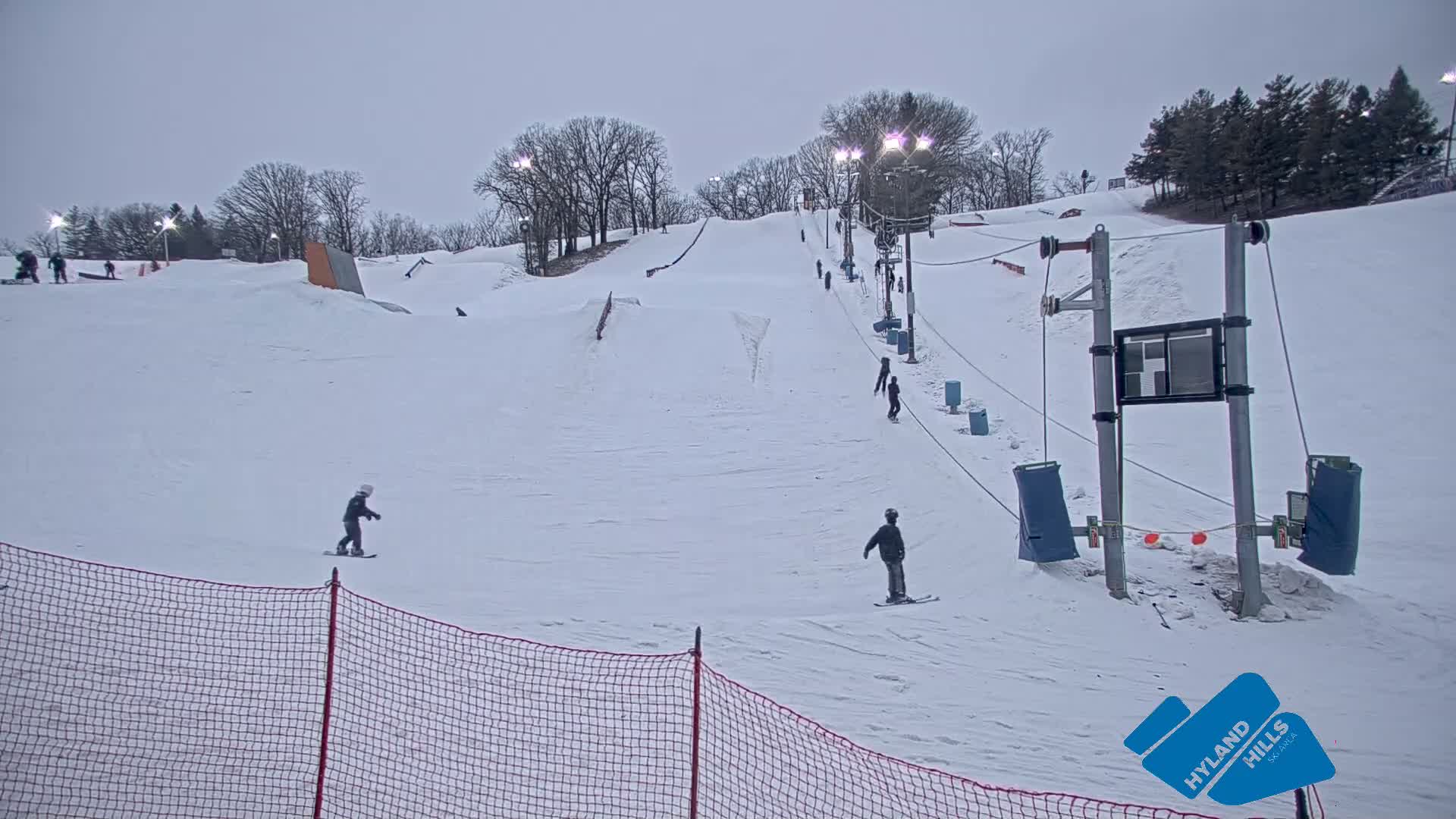 Bloomington, Hyland Hills Ski Slopes Live Cam - Bloomington, Hennepin, Minnesota, USA