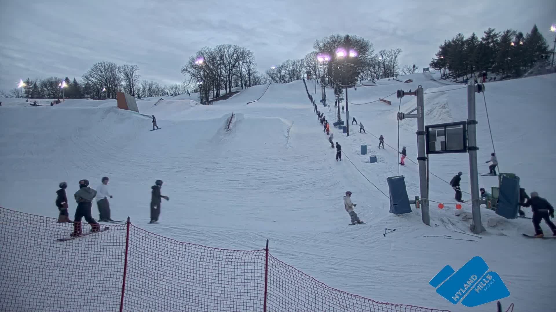 Bloomington, Hyland Hills Ski Slopes Live Cam - Bloomington, Hennepin, Minnesota, USA