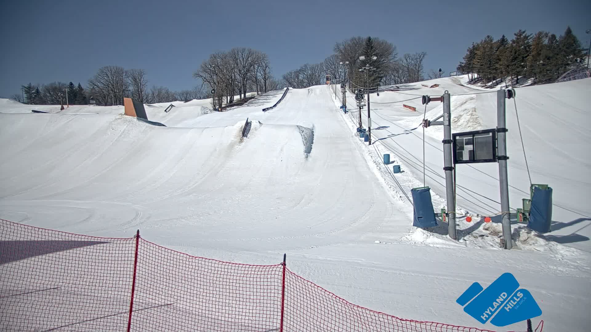Bloomington, Hyland Hills Ski Slopes Live Cam - Bloomington, Hennepin, Minnesota, USA