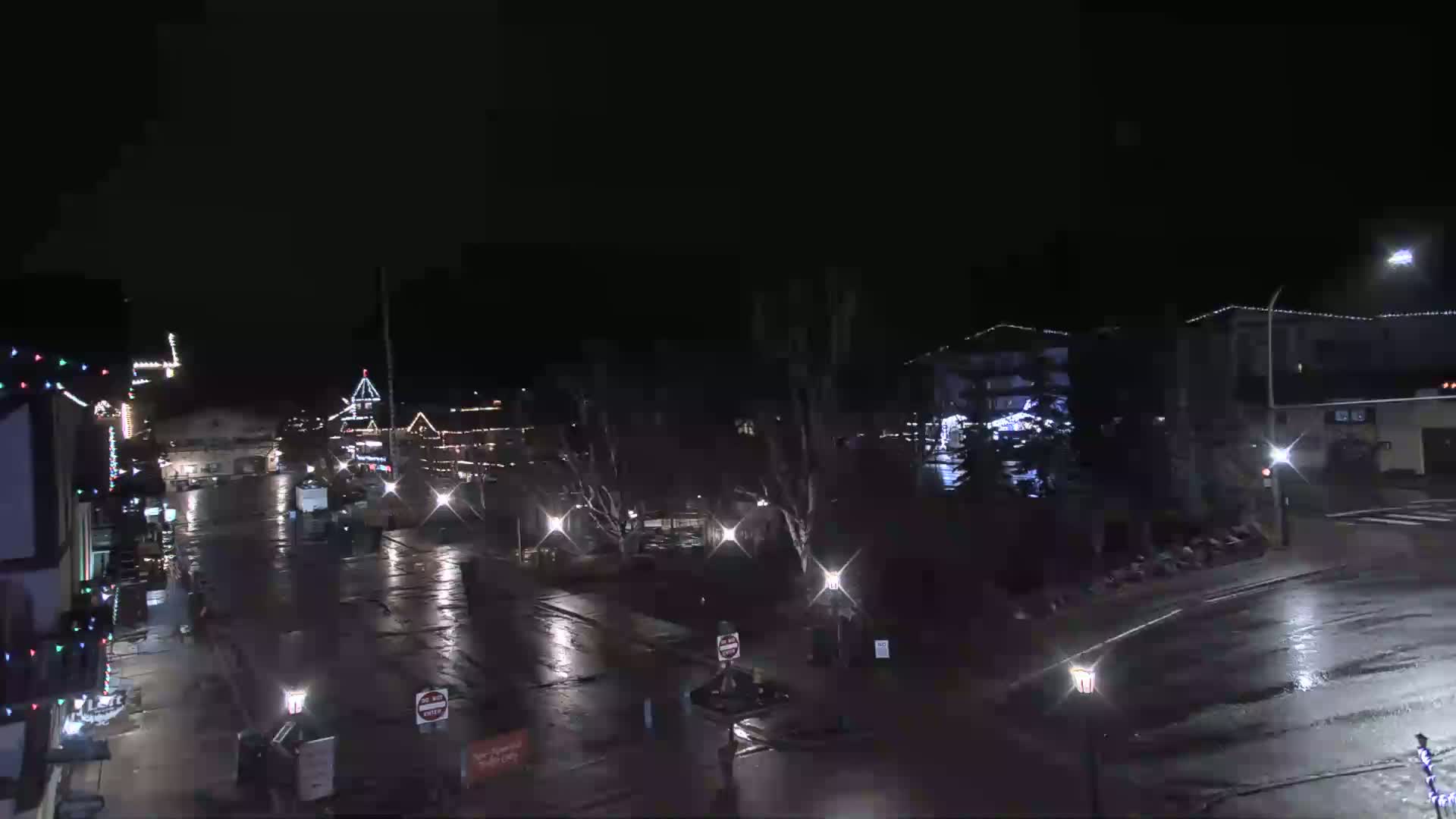 Leavenworth  Village Tumwater Mountain View Live Cam - Leavenworth, Chelan, Washington, USA