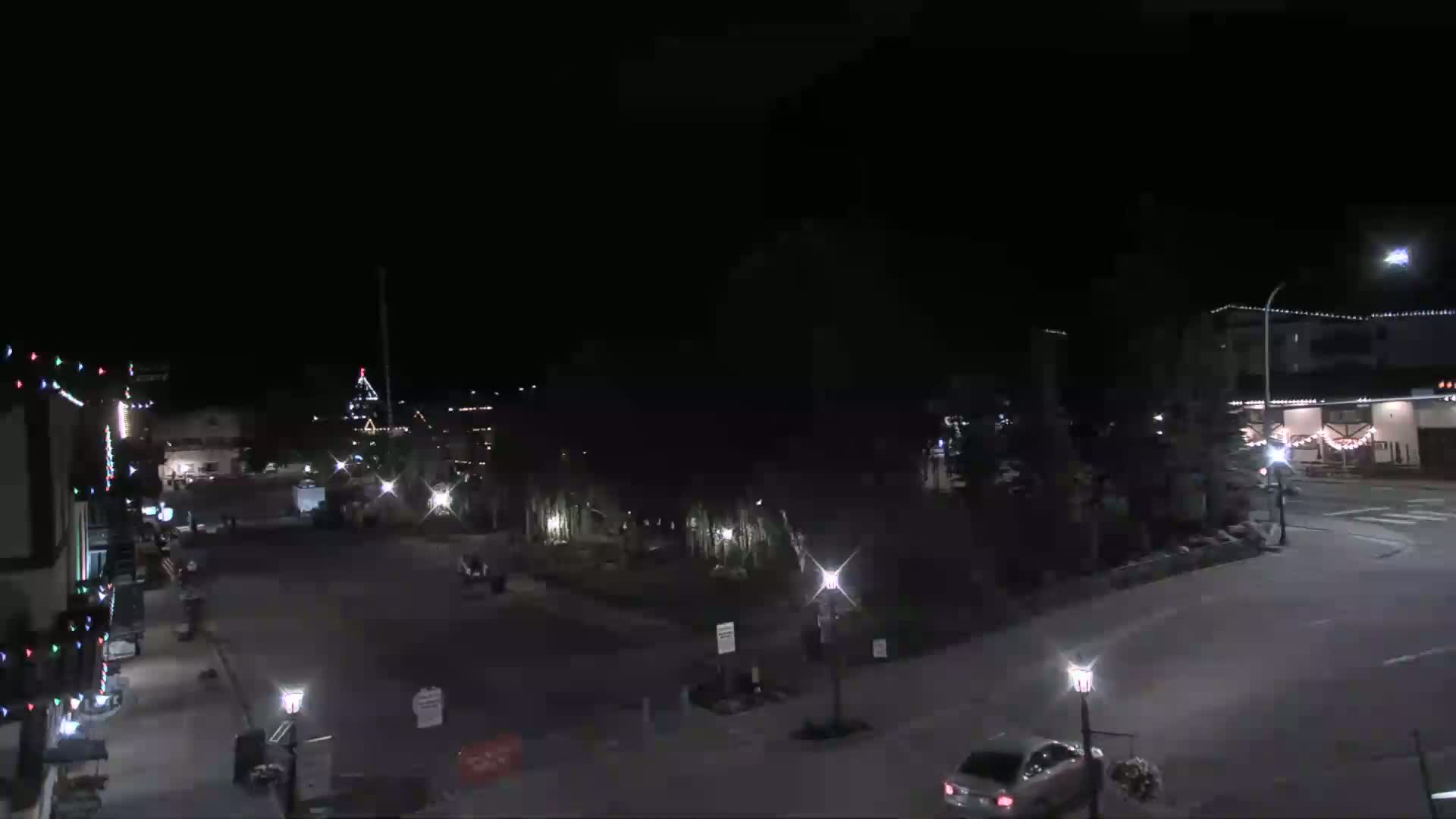 Leavenworth  Village Tumwater Mountain View Live Cam - Leavenworth, Chelan, Washington, USA