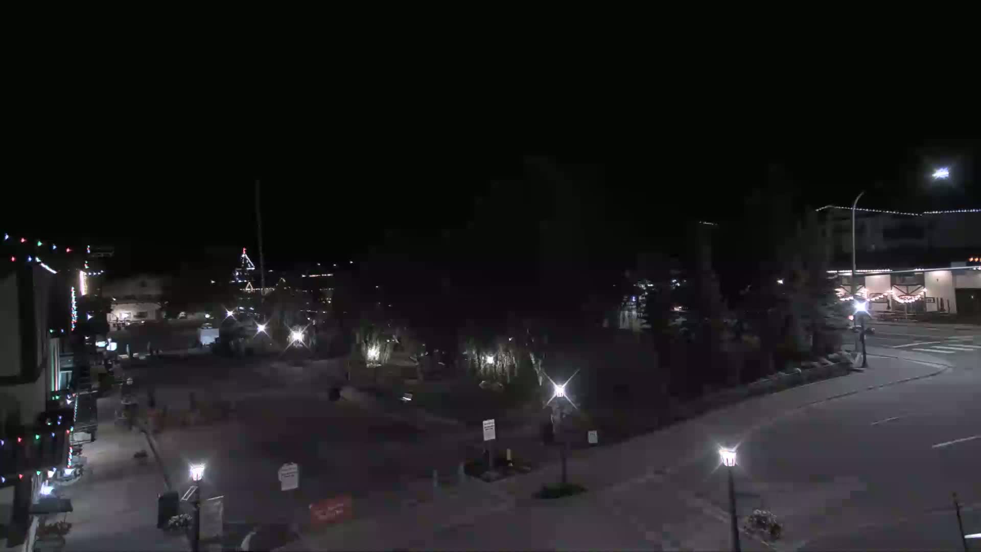 Leavenworth  Village Tumwater Mountain View Live Cam - Leavenworth, Chelan, Washington, USA