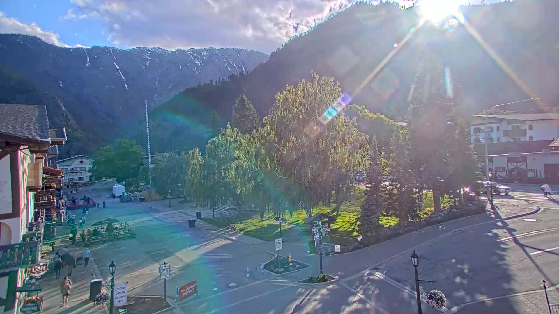 Leavenworth  Village Tumwater Mountain View Live Cam - Leavenworth, Chelan, Washington, USA