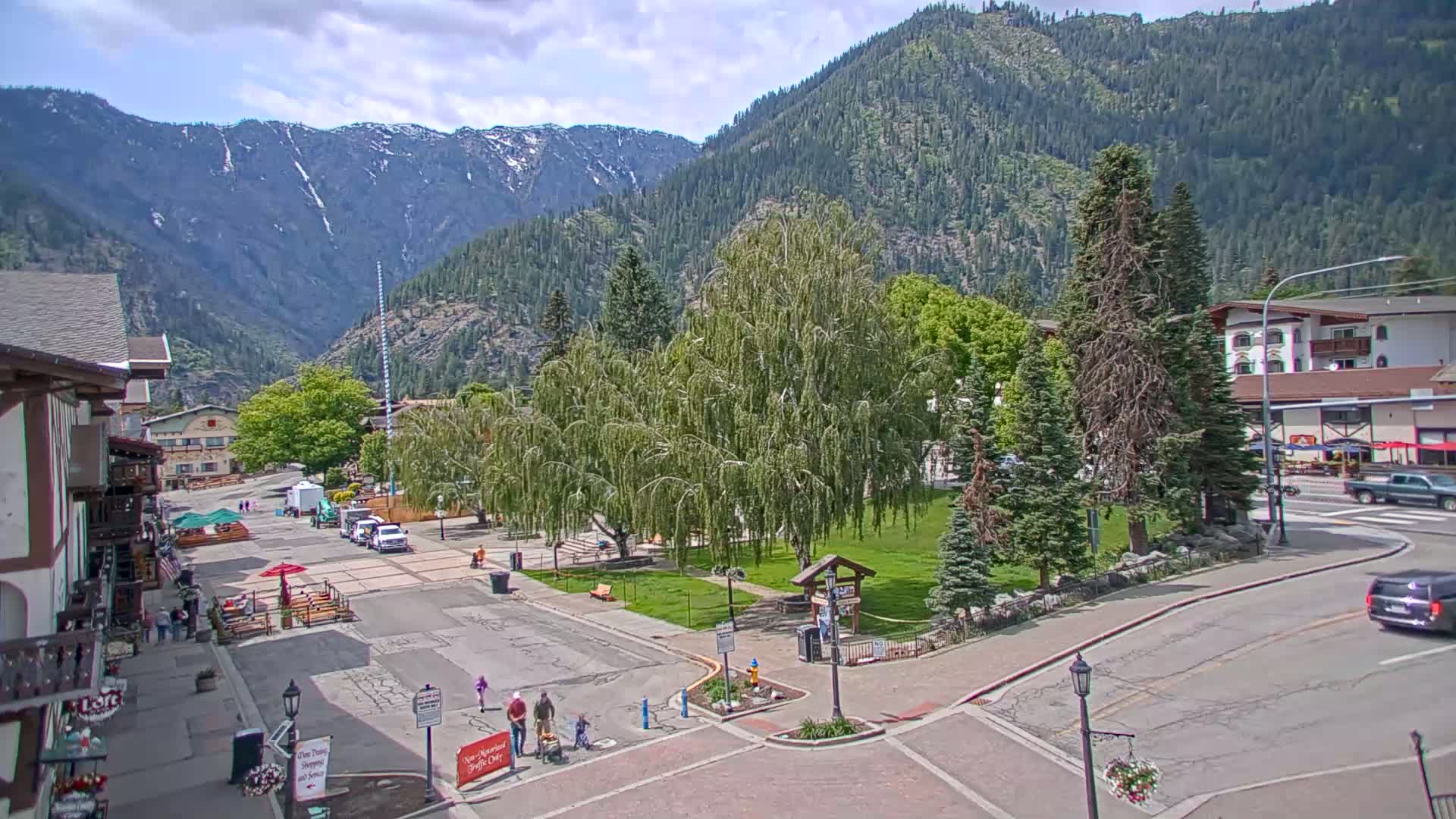 Leavenworth  Village Tumwater Mountain View Live Cam - Leavenworth, Chelan, Washington, USA