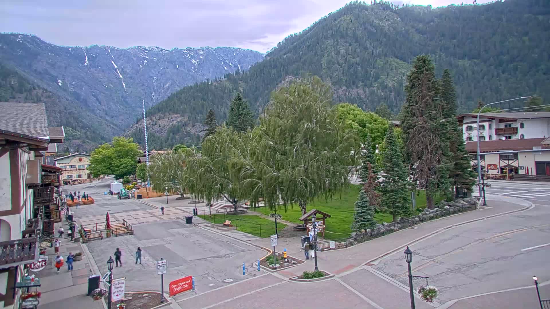 Leavenworth  Village Tumwater Mountain View Live Cam - Leavenworth, Chelan, Washington, USA