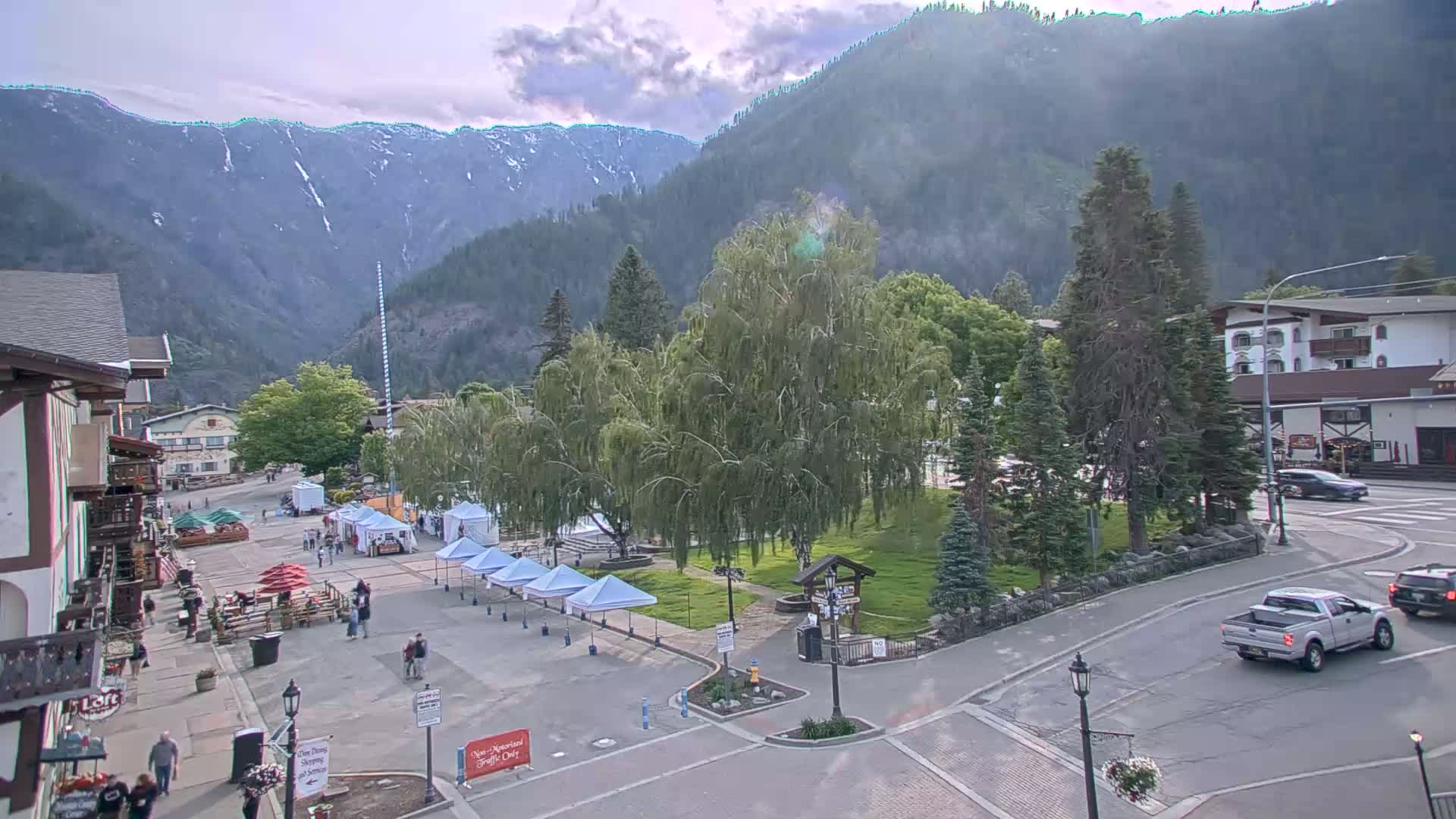 Leavenworth  Village Tumwater Mountain View Live Cam - Leavenworth, Chelan, Washington, USA