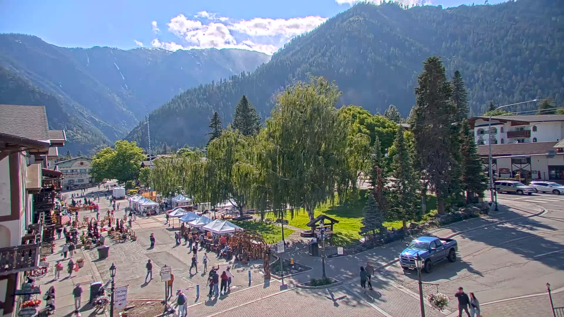 Leavenworth  Village Tumwater Mountain View Live Cam - Leavenworth, Chelan, Washington, USA