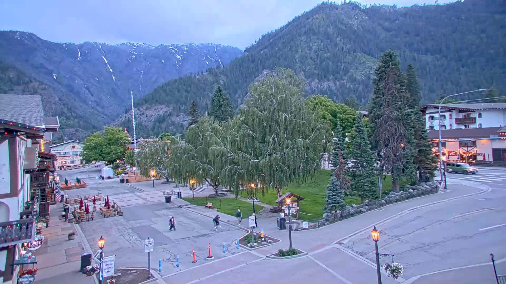 Leavenworth  Village Tumwater Mountain View Live Cam - Leavenworth, Chelan, Washington, USA