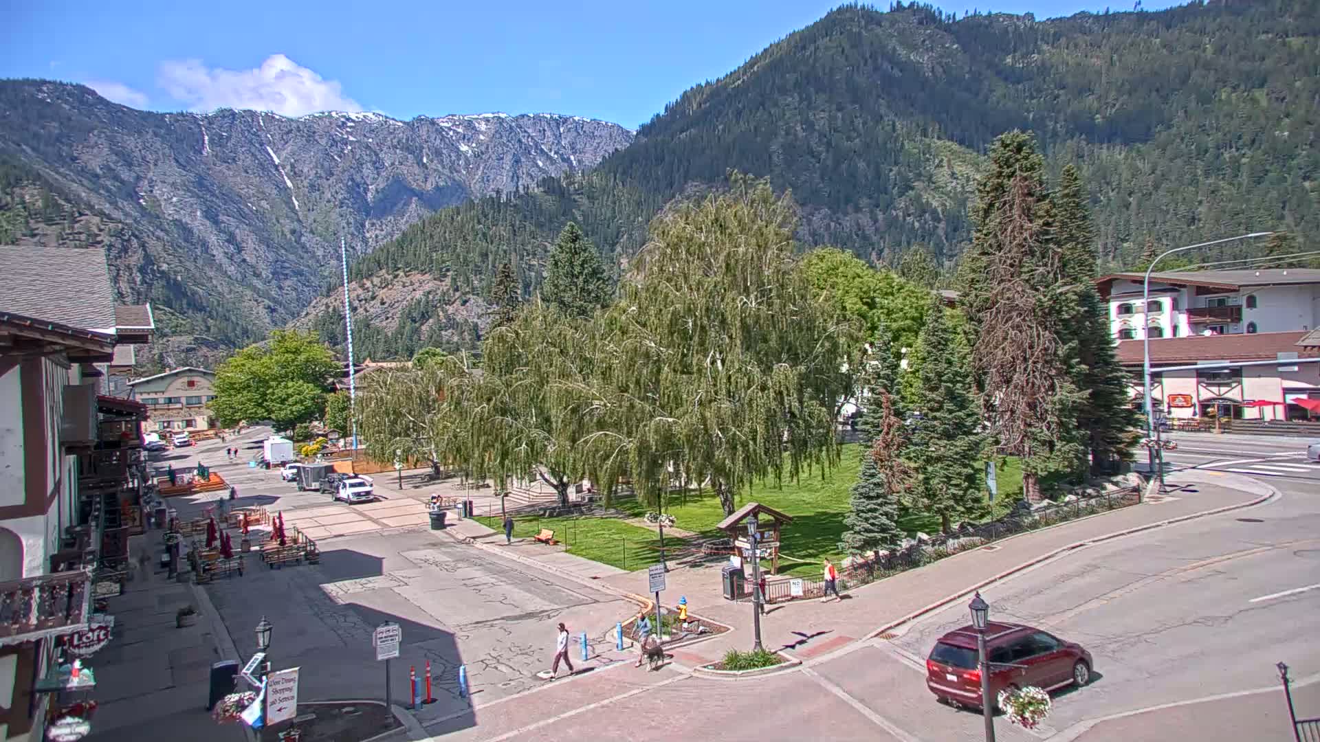 Leavenworth  Village Tumwater Mountain View Live Cam - Leavenworth, Chelan, Washington, USA