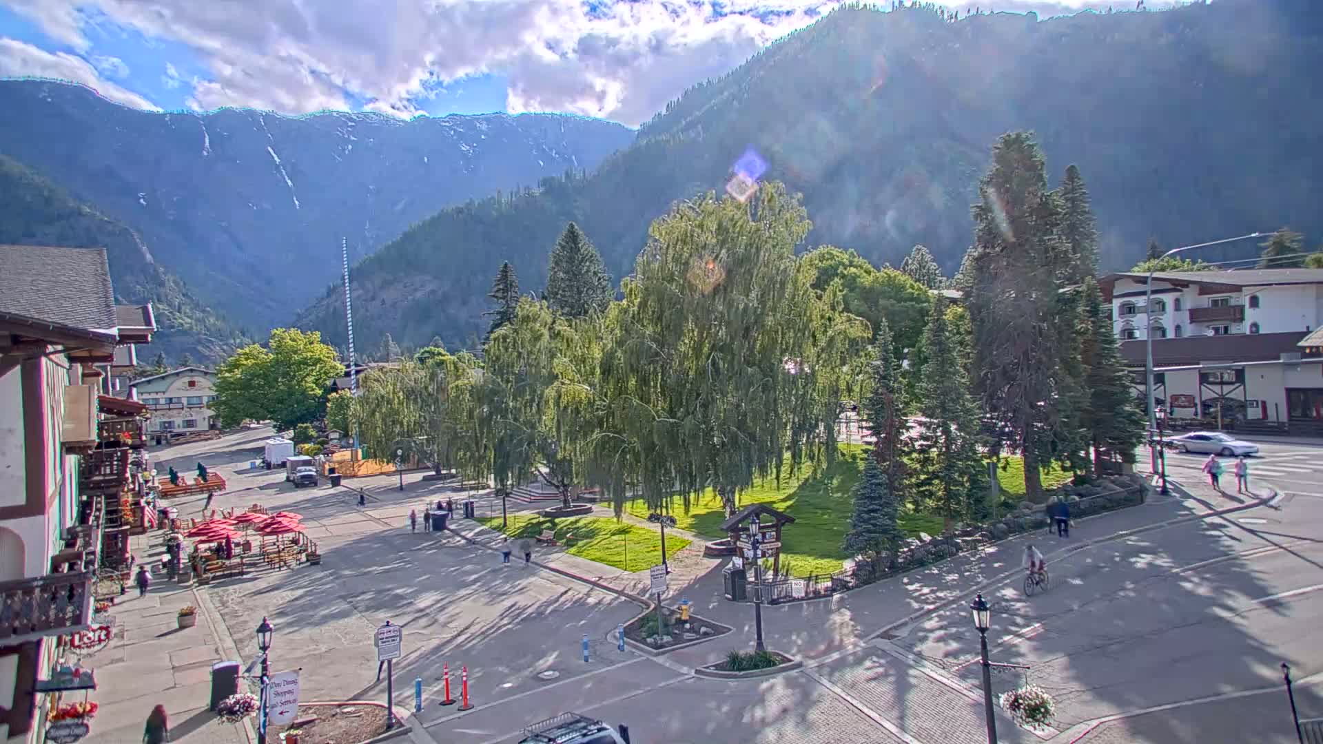 Leavenworth  Village Tumwater Mountain View Live Cam - Leavenworth, Chelan, Washington, USA