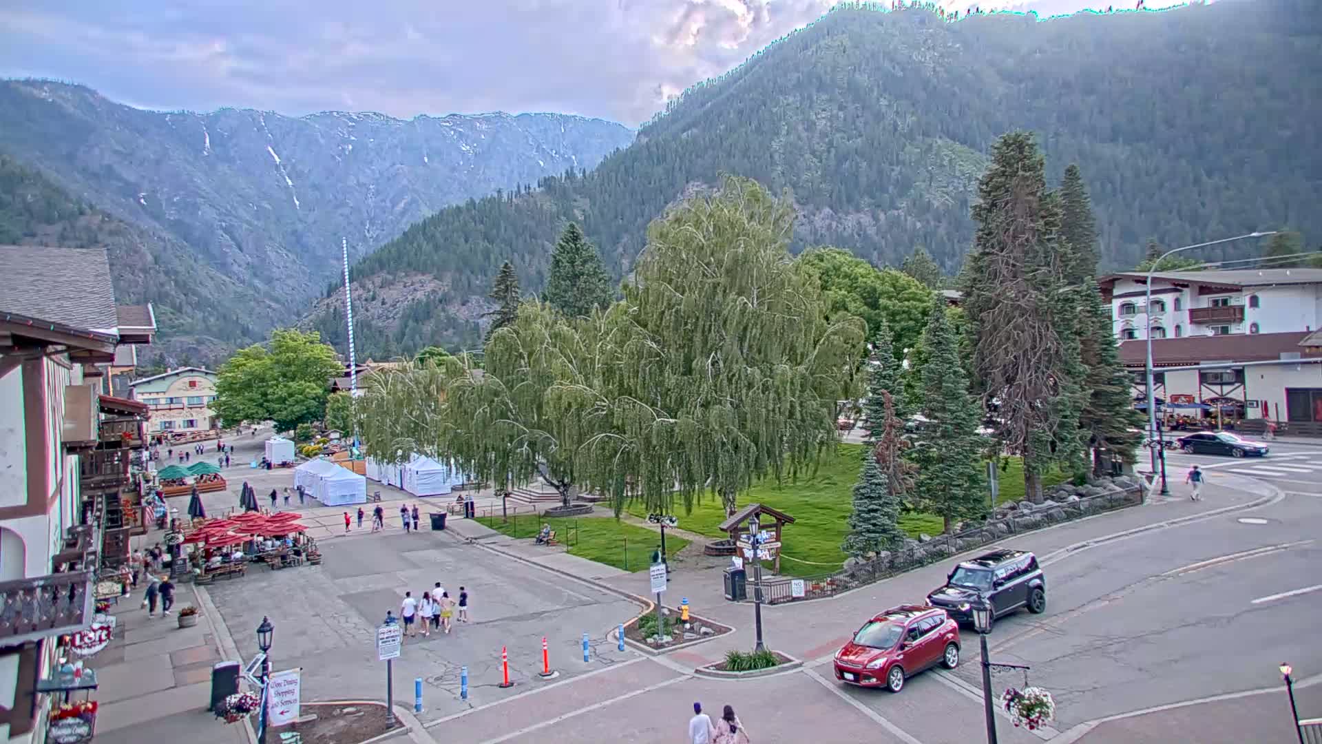 Leavenworth  Village Tumwater Mountain View Live Cam - Leavenworth, Chelan, Washington, USA