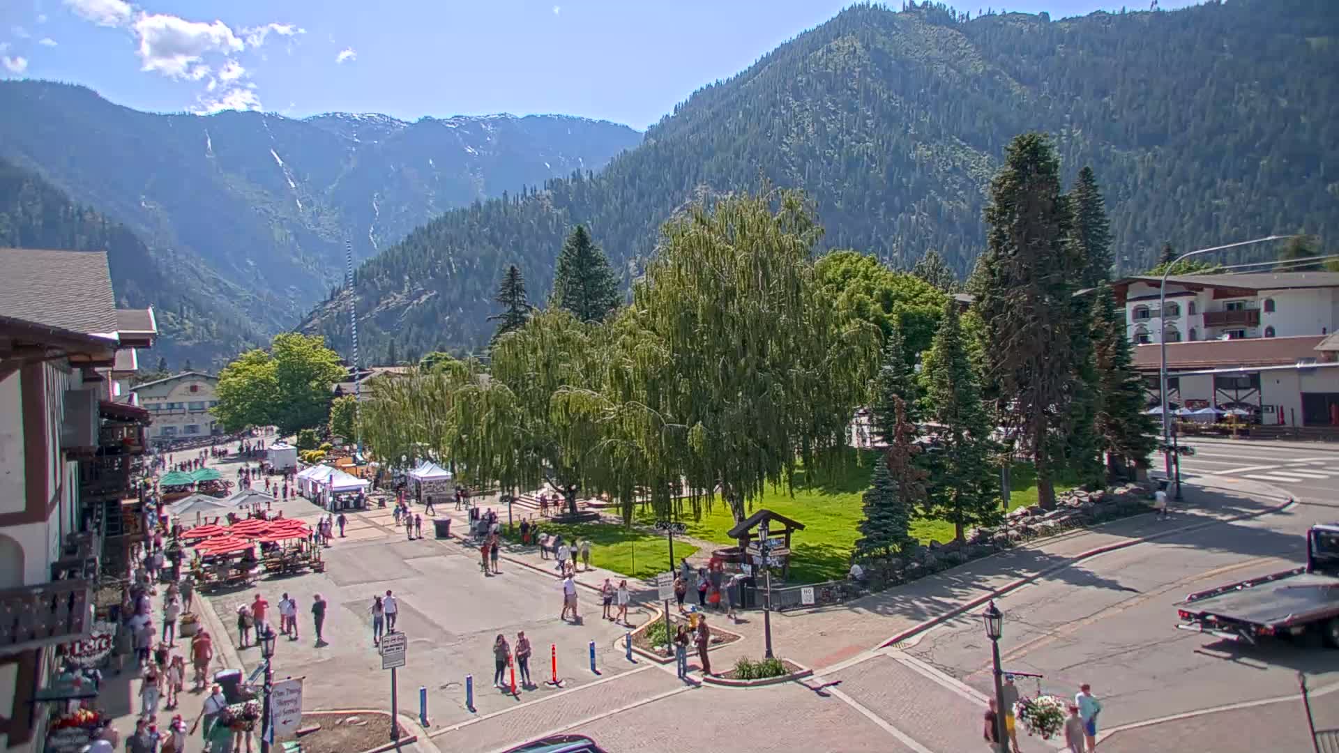 Leavenworth  Village Tumwater Mountain View Live Cam - Leavenworth, Chelan, Washington, USA