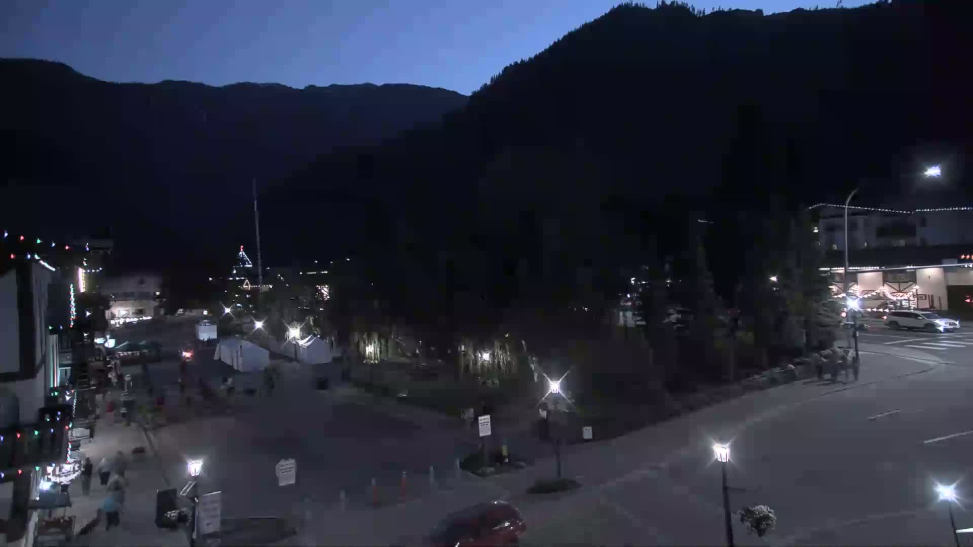 Leavenworth  Village Tumwater Mountain View Live Cam - Leavenworth, Chelan, Washington, USA
