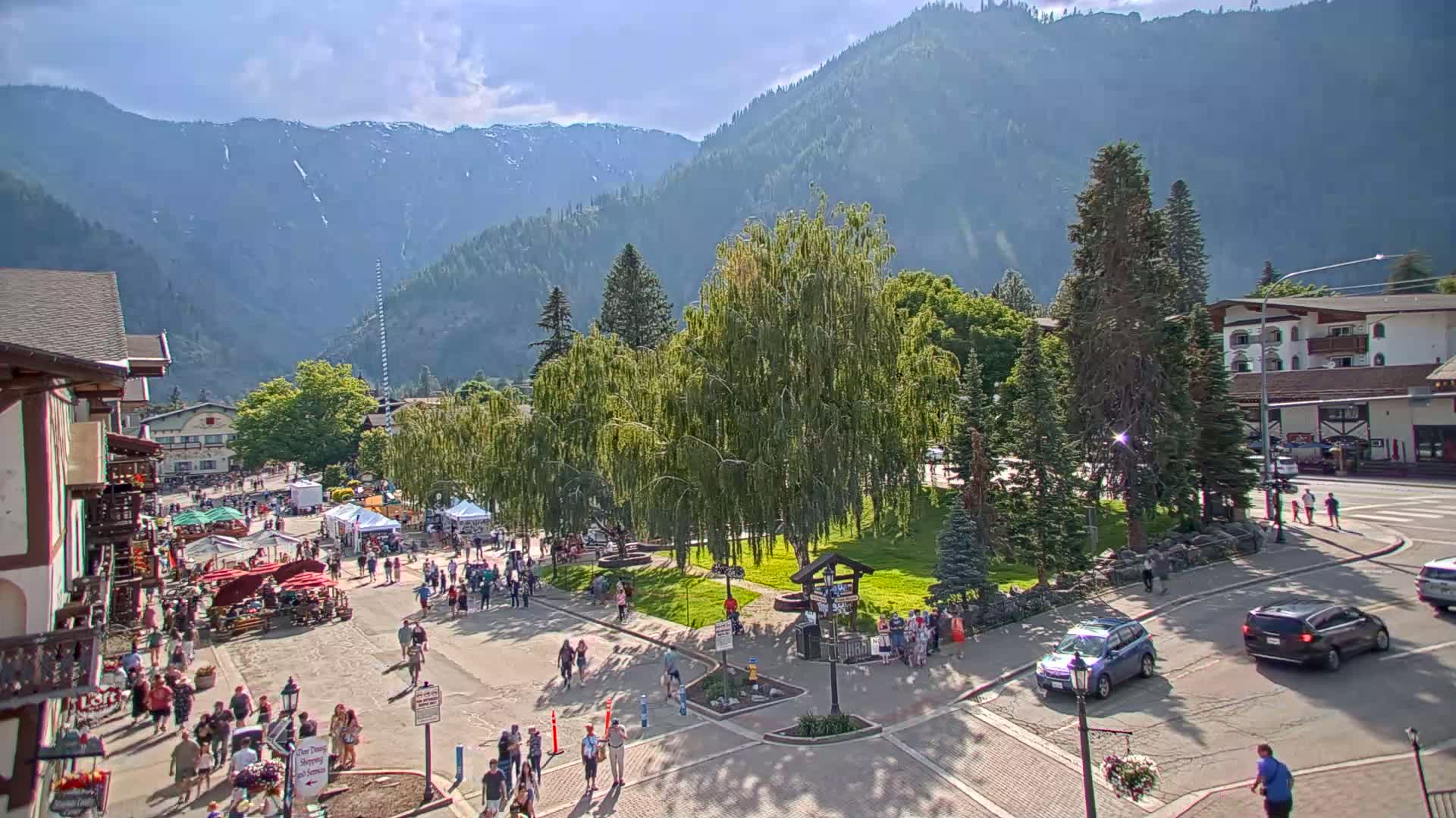Leavenworth  Village Tumwater Mountain View Live Cam - Leavenworth, Chelan, Washington, USA
