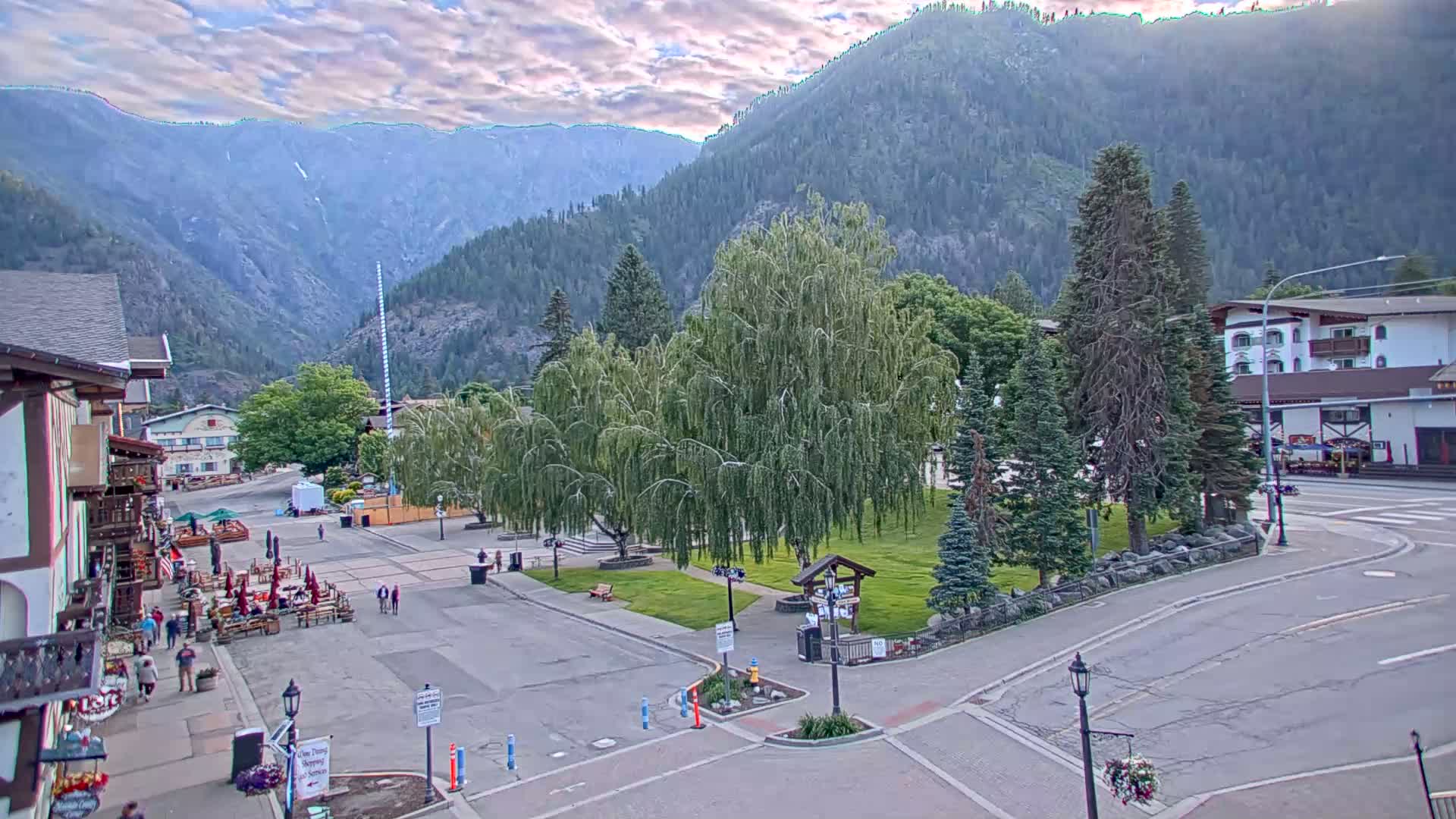 Leavenworth  Village Tumwater Mountain View Live Cam - Leavenworth, Chelan, Washington, USA