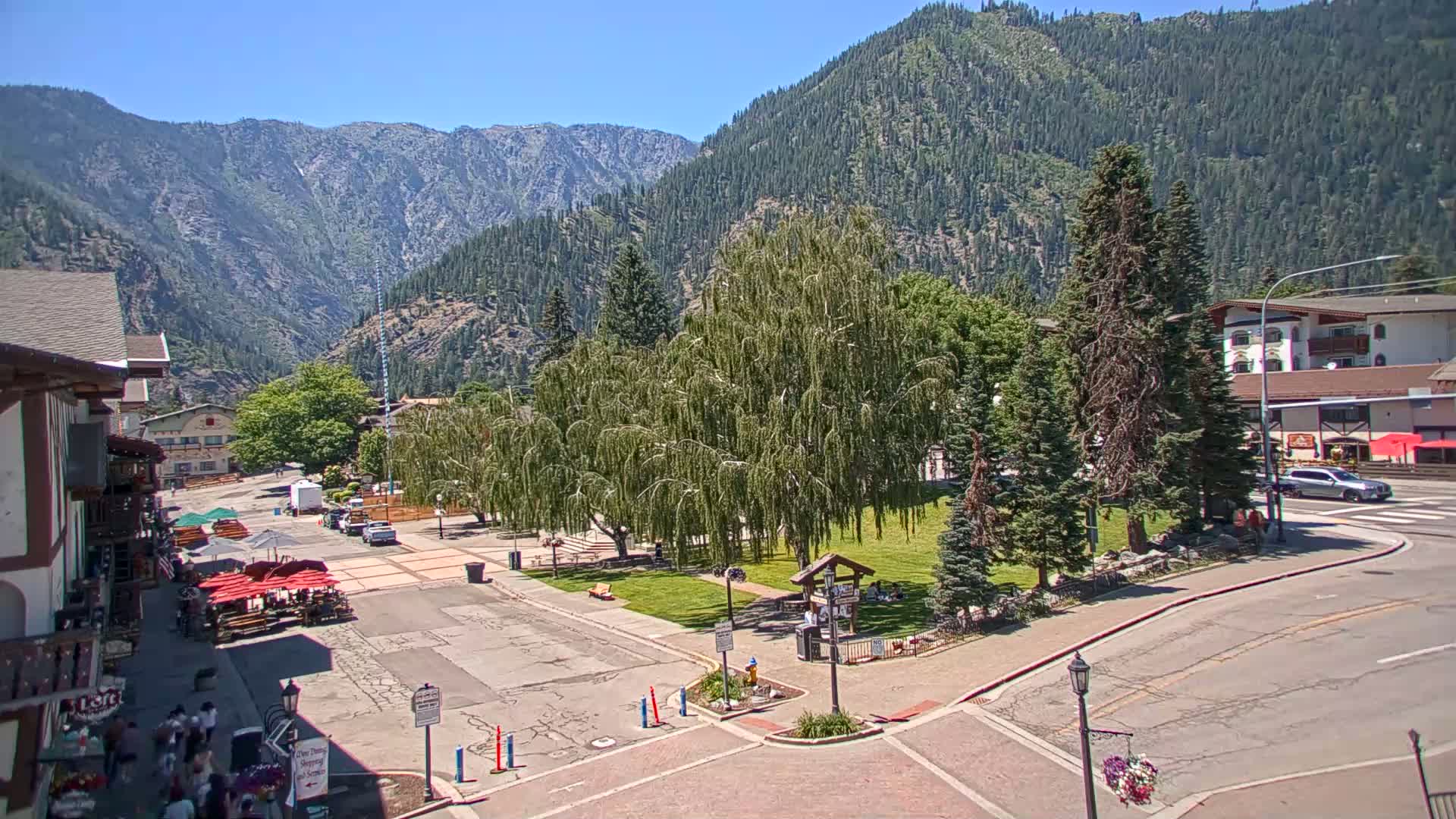 Leavenworth  Village Tumwater Mountain View Live Cam - Leavenworth, Chelan, Washington, USA