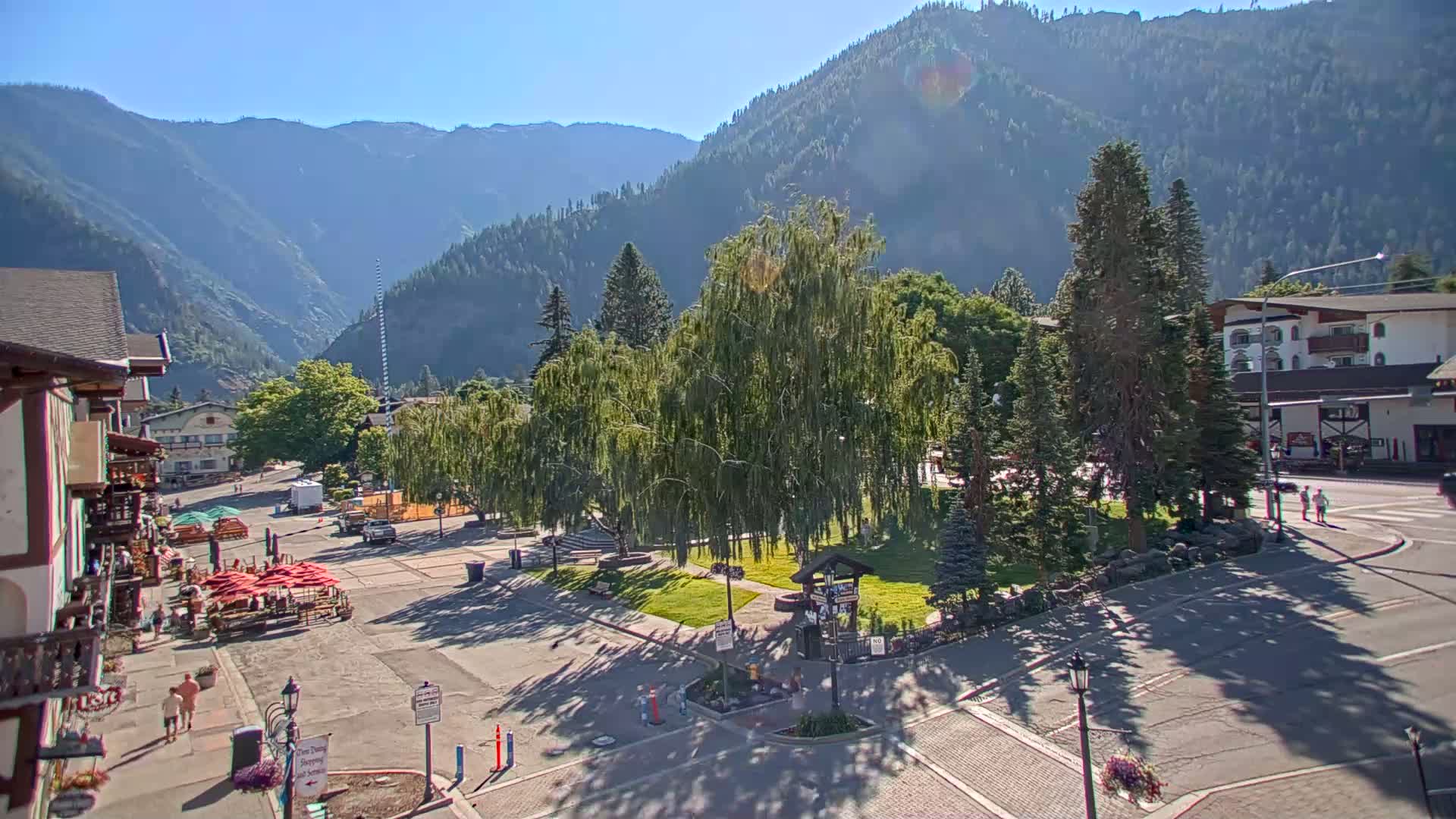 Leavenworth  Village Tumwater Mountain View Live Cam - Leavenworth, Chelan, Washington, USA