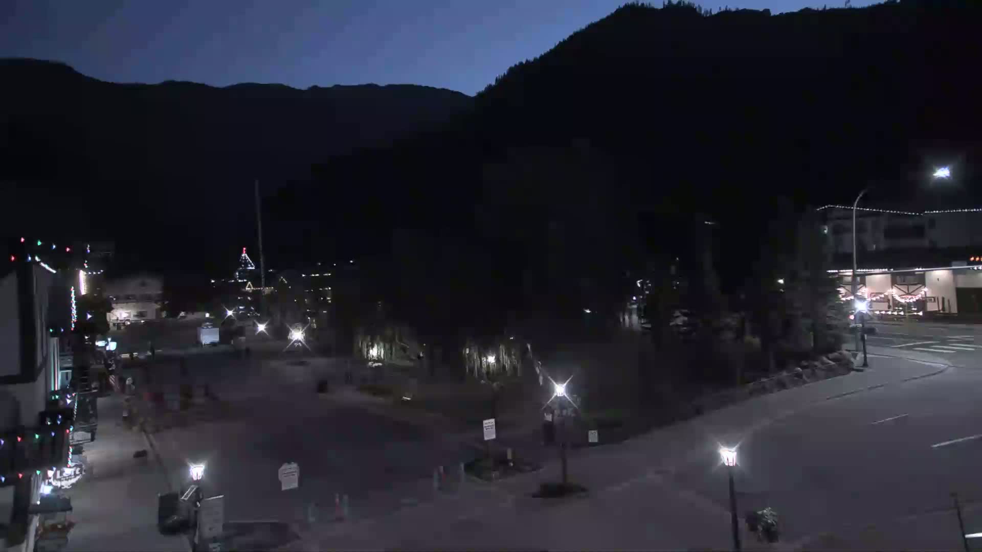Leavenworth  Village Tumwater Mountain View Live Cam - Leavenworth, Chelan, Washington, USA
