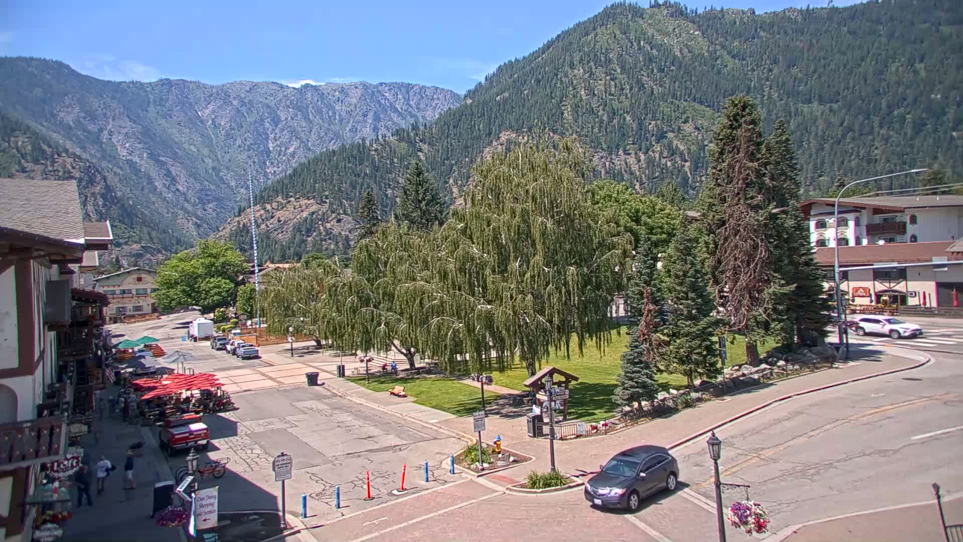 Leavenworth  Village Tumwater Mountain View Live Cam - Leavenworth, Chelan, Washington, USA
