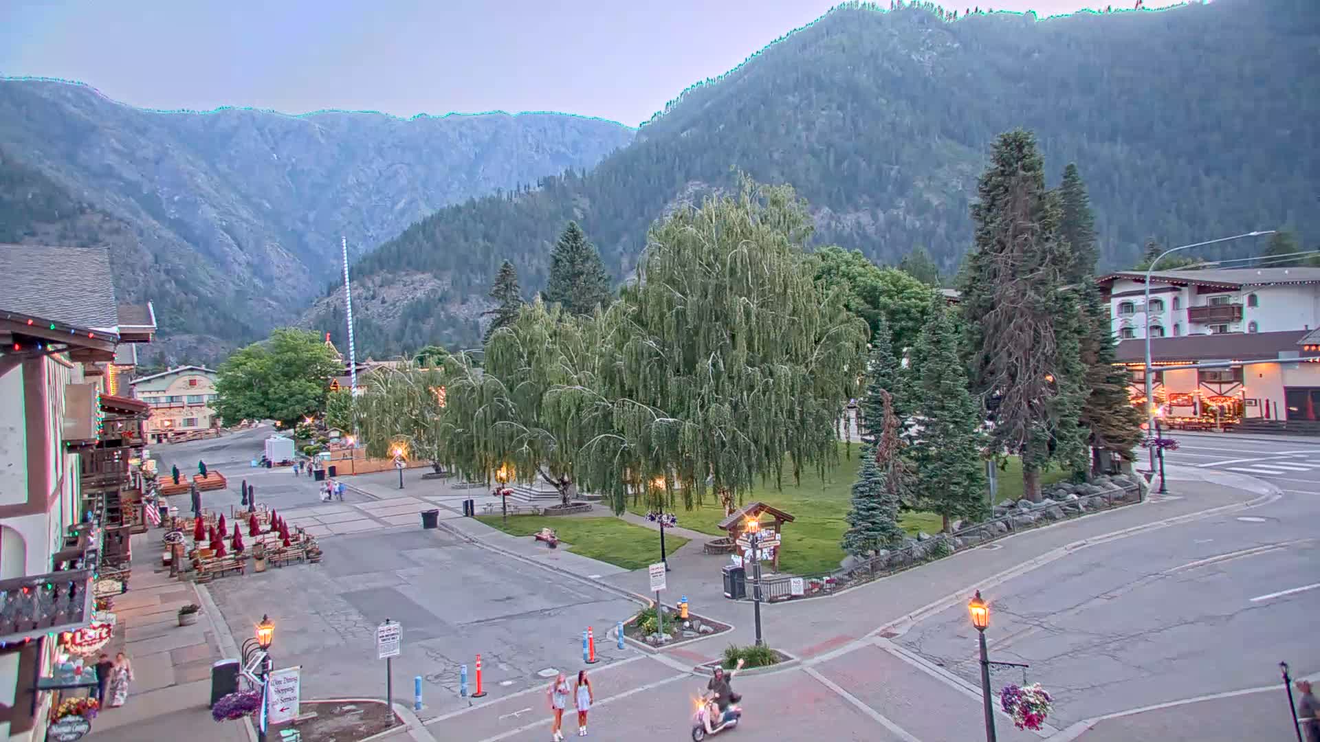 Leavenworth  Village Tumwater Mountain View Live Cam - Leavenworth, Chelan, Washington, USA