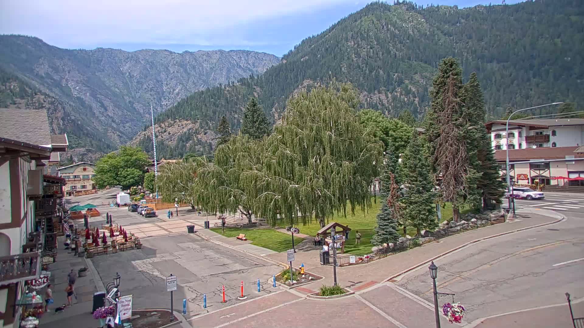 Leavenworth  Village Tumwater Mountain View Live Cam - Leavenworth, Chelan, Washington, USA