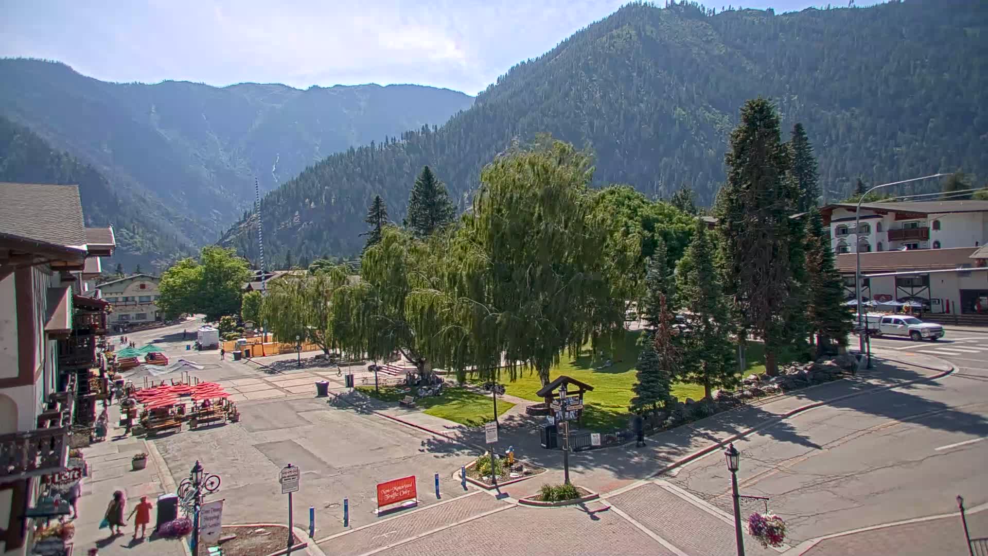Leavenworth  Village Tumwater Mountain View Live Cam - Leavenworth, Chelan, Washington, USA
