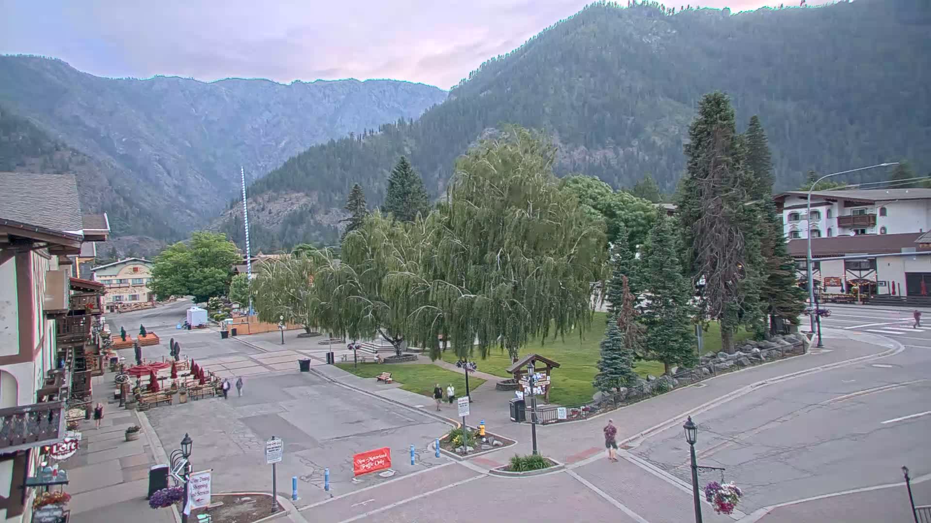 Leavenworth  Village Tumwater Mountain View Live Cam - Leavenworth, Chelan, Washington, USA
