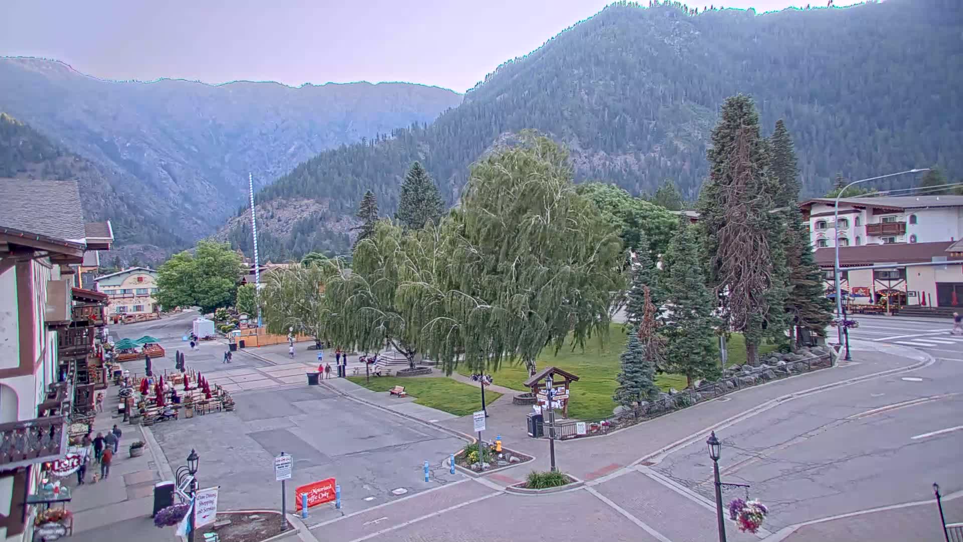 Leavenworth  Village Tumwater Mountain View Live Cam - Leavenworth, Chelan, Washington, USA