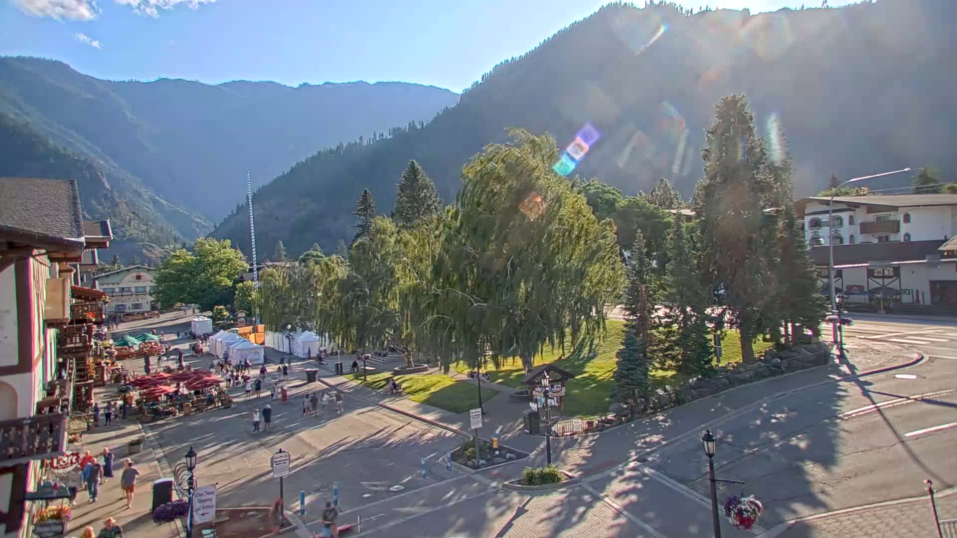 Leavenworth  Village Tumwater Mountain View Live Cam - Leavenworth, Chelan, Washington, USA