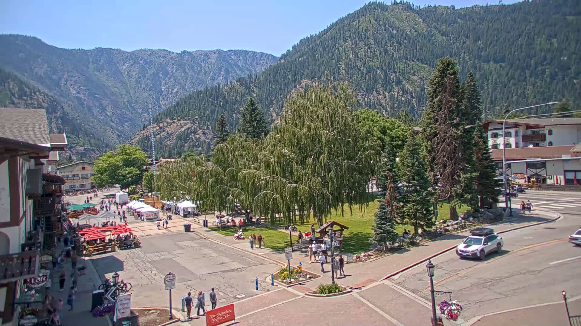 Leavenworth  Village Tumwater Mountain View Live Cam - Leavenworth, Chelan, Washington, USA