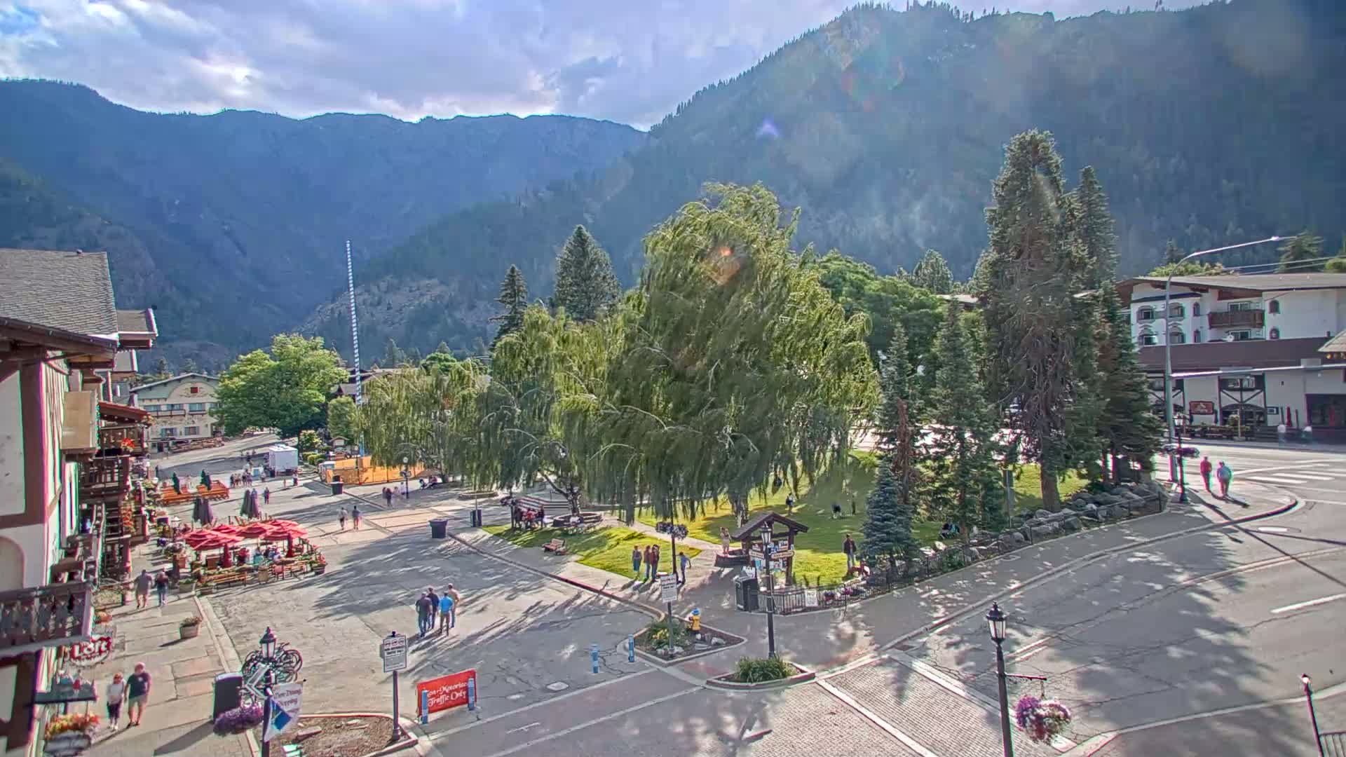 Leavenworth  Village Tumwater Mountain View Live Cam - Leavenworth, Chelan, Washington, USA