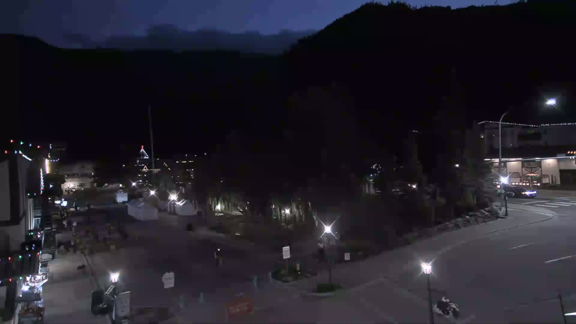 Leavenworth  Village Tumwater Mountain View Live Cam - Leavenworth, Chelan, Washington, USA