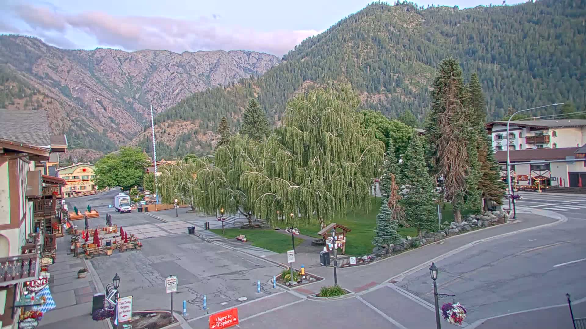 Leavenworth  Village Tumwater Mountain View Live Cam - Leavenworth, Chelan, Washington, USA