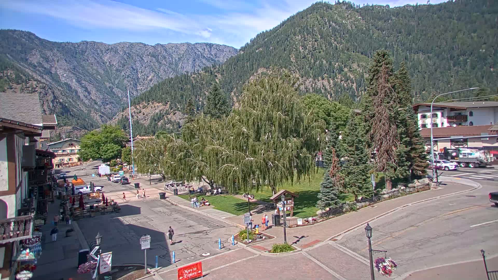 Leavenworth  Village Tumwater Mountain View Live Cam - Leavenworth, Chelan, Washington, USA