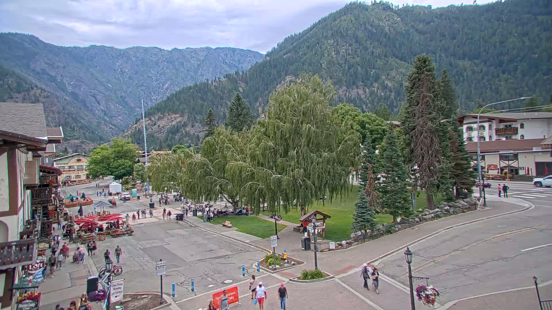 Leavenworth  Village Tumwater Mountain View Live Cam - Leavenworth, Chelan, Washington, USA