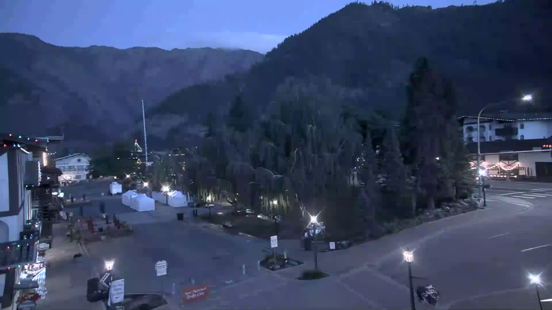 Leavenworth  Village Tumwater Mountain View Live Cam - Leavenworth, Chelan, Washington, USA